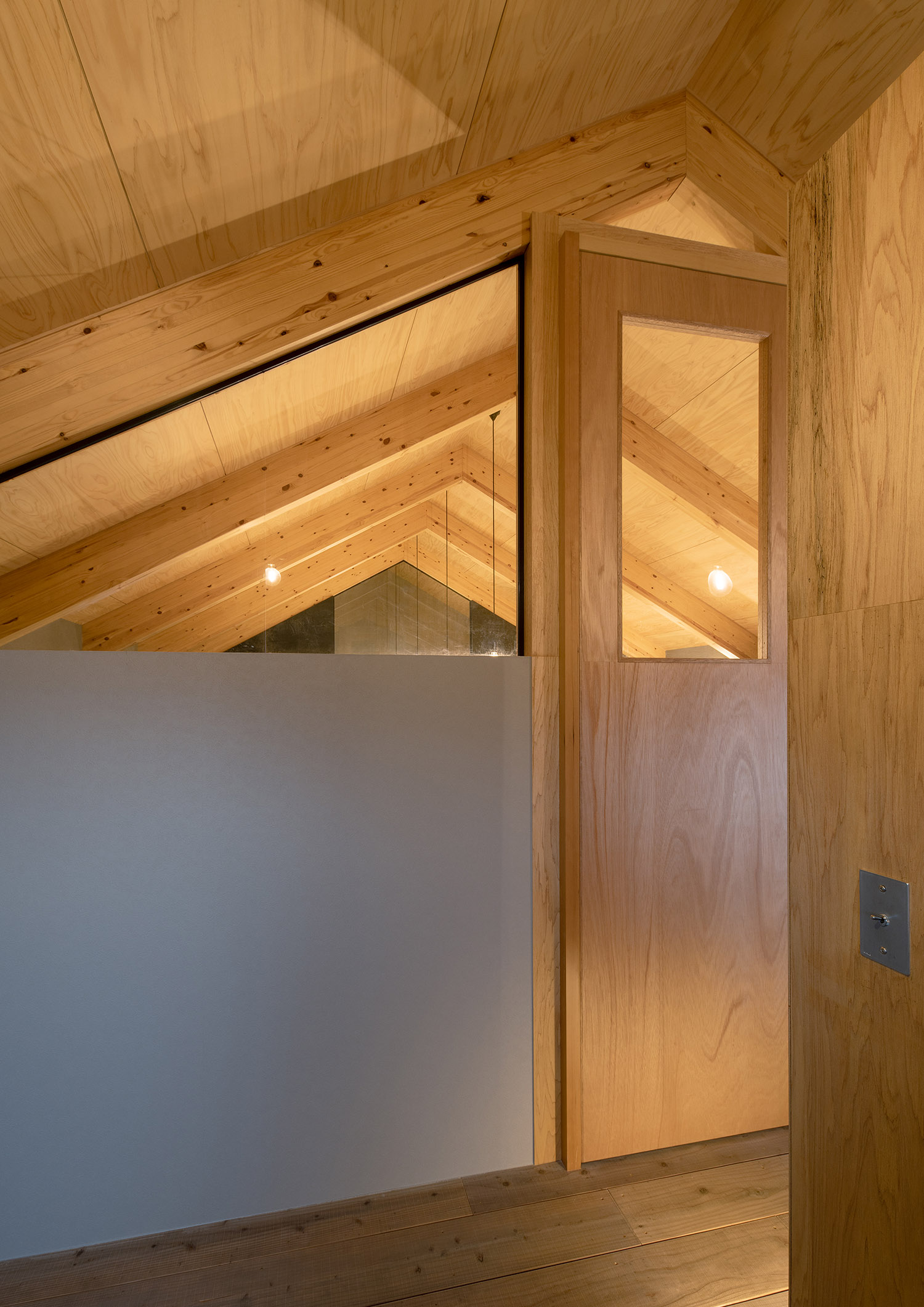 木の壁に囲まれたロフト空間・デザイン住宅 注文住宅・デザイン住宅建築実例_『CASE760 自然体の家』_ロフト