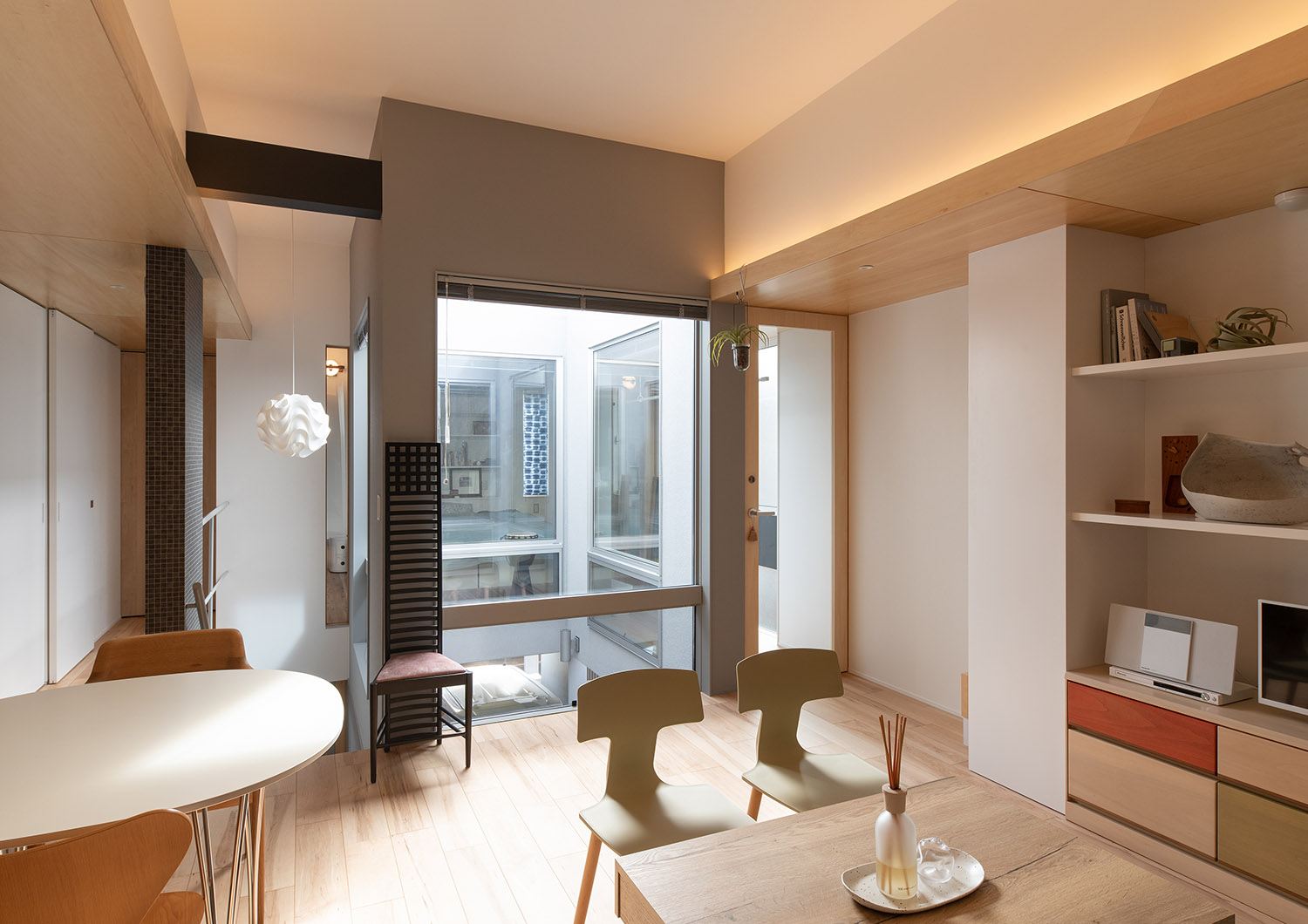 木のインテリアを中心としたナチュラルで温かみのあるLDK・デザイン住宅 注文住宅・デザイン住宅建築実例_『CASE761 光と明かりの交錯』_LDK