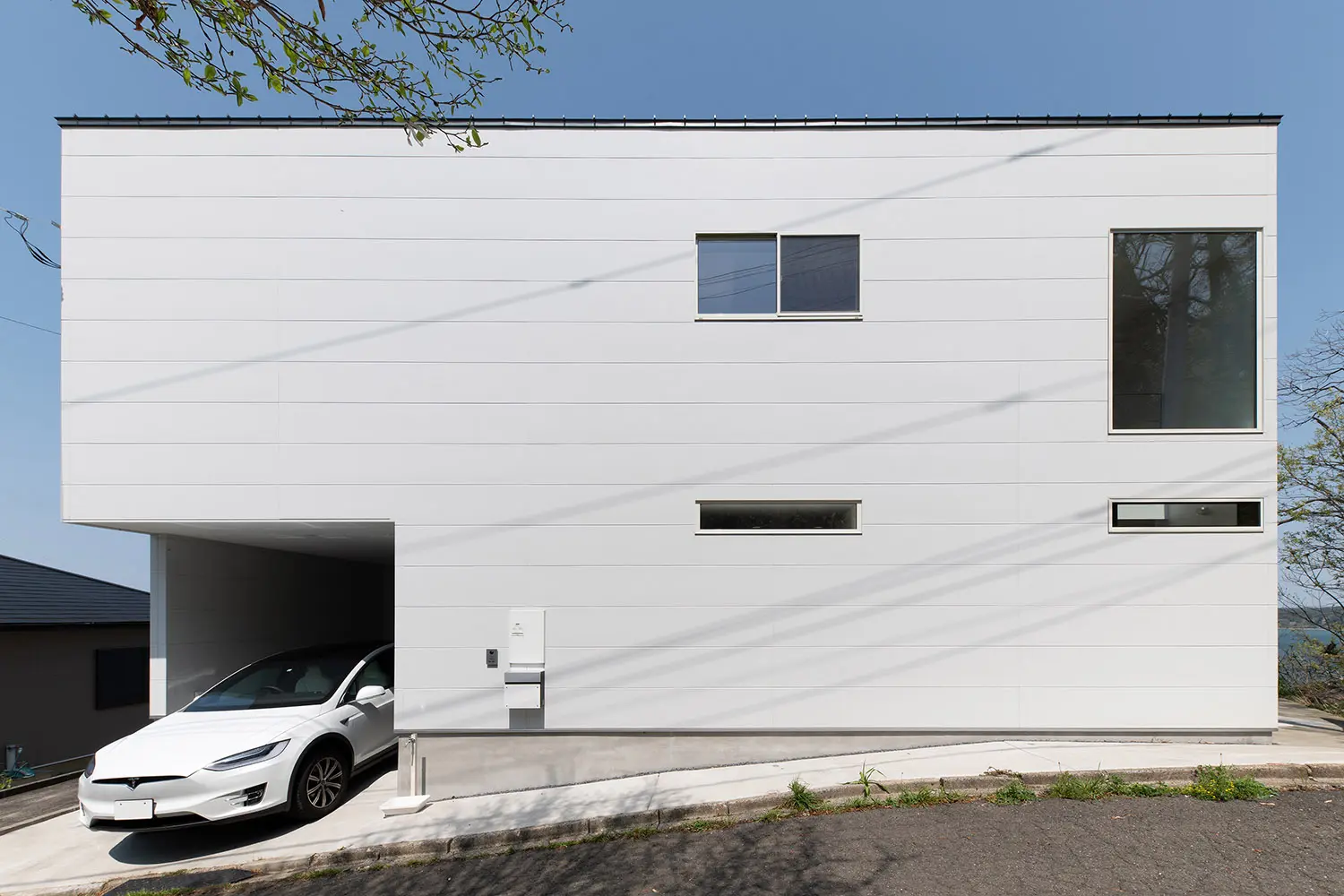 コンドミニアムを思わせるようなキューブ状の家