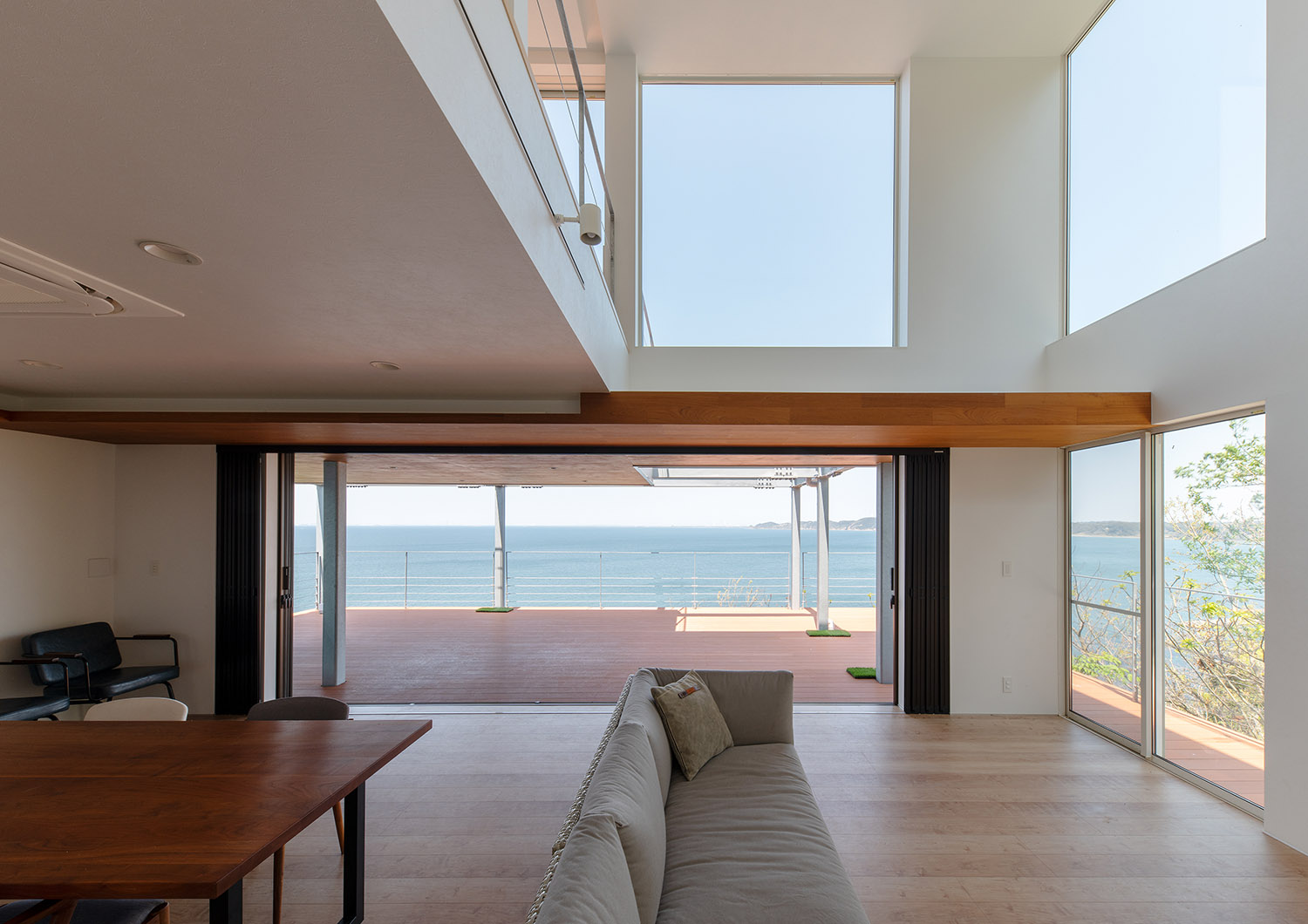 大きな窓から海が見えるオーシャンビューのLDK・デザイン住宅 注文住宅・デザイン住宅建築実例_『CASE762 Nature NaturalHOUSE』_LDK