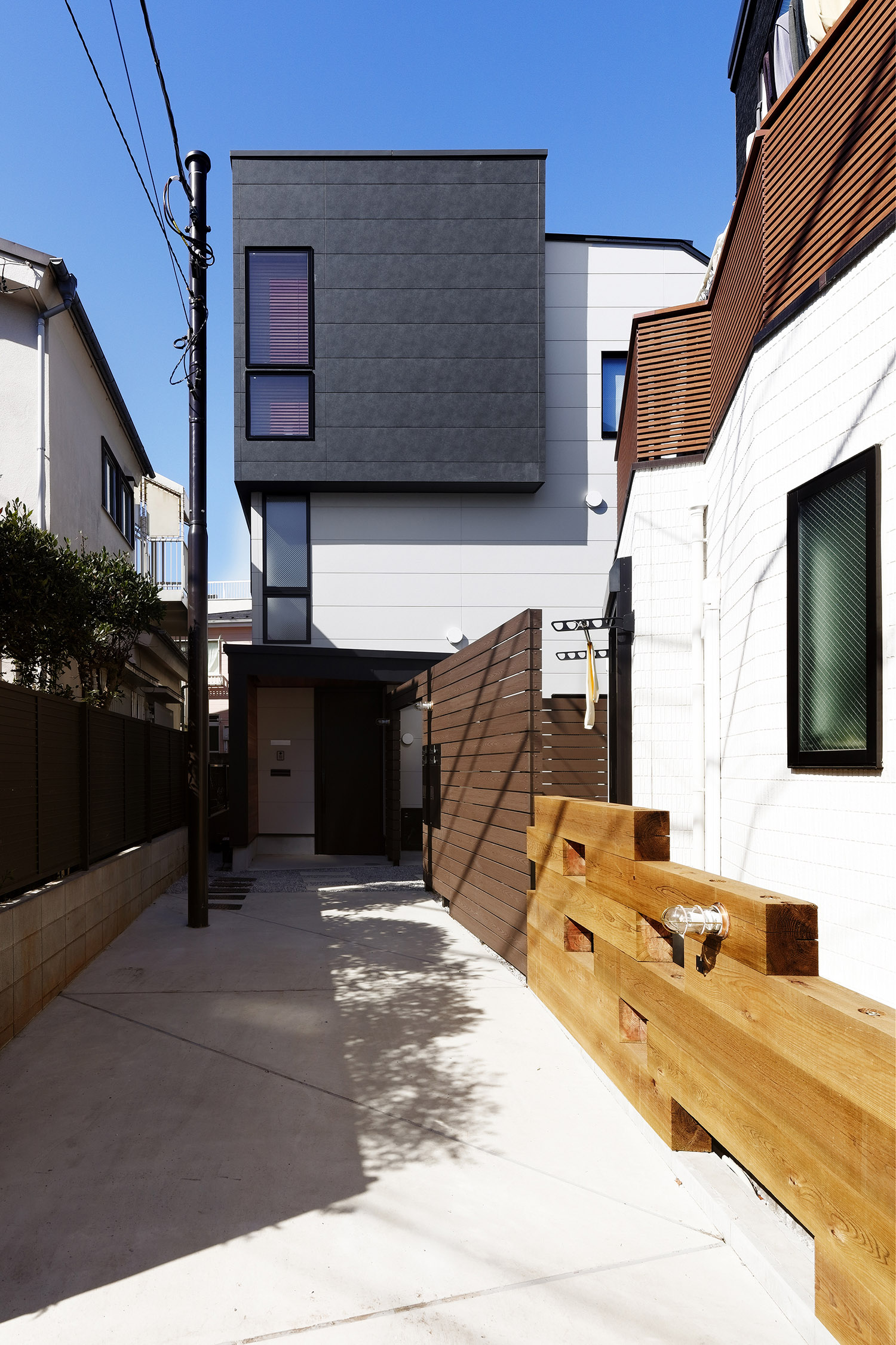 デザイン住宅建築実例_外観・注文住宅『CASE766 ハコ/ラセン』の建築実例・施⼯例の写真・建物外観全体 注文住宅・デザイン住宅建築実例_『CASE766 ハコ/ラセン』_外観