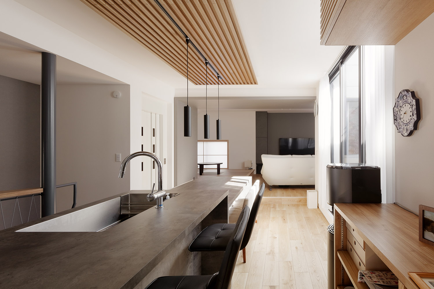 キッチンとダイニングテーブルが横並びで一体型になったおしゃれなLDK・デザイン住宅 注文住宅・デザイン住宅建築実例_『CASE766 ハコ/ラセン』_キッチン