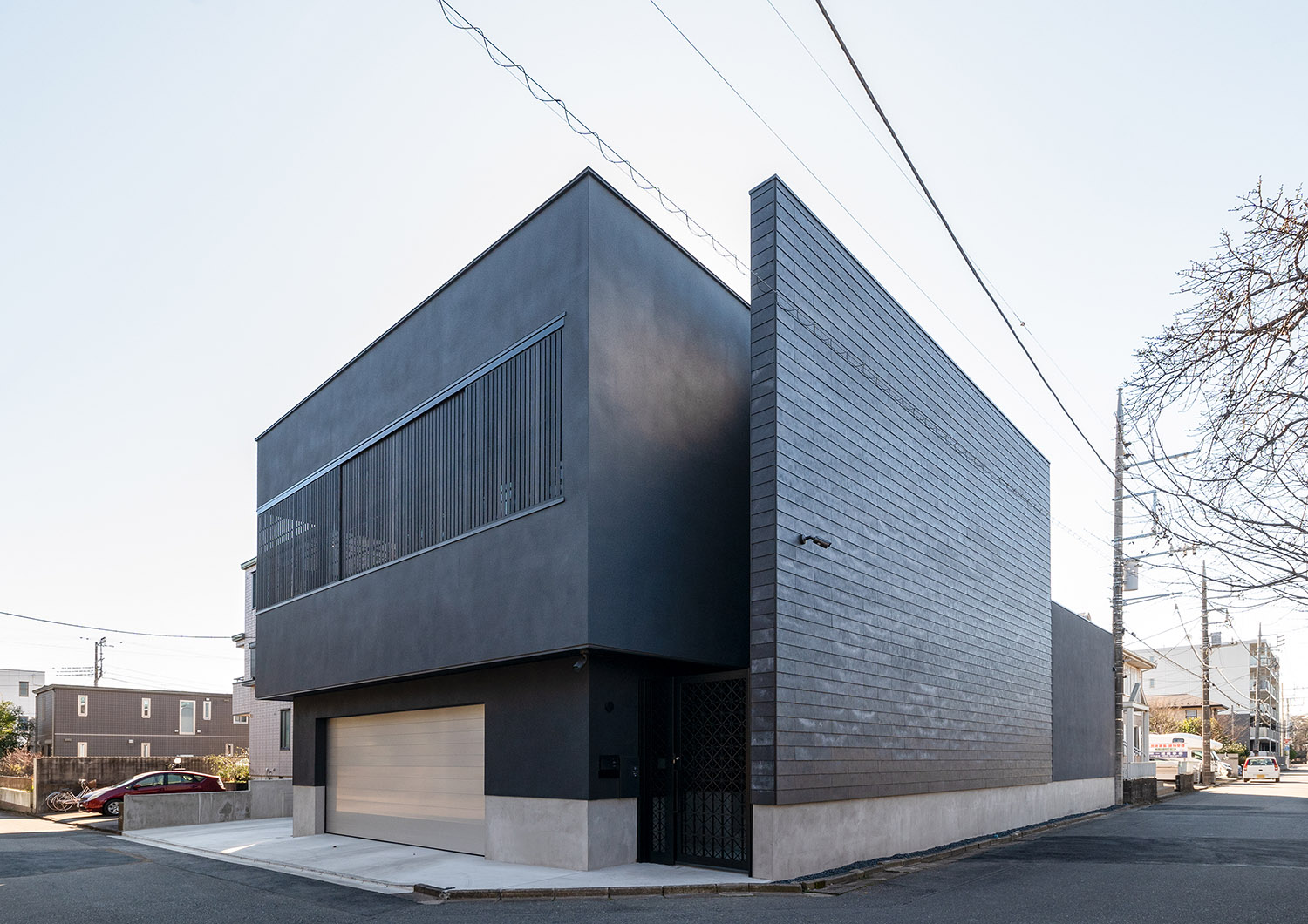 高い目隠し壁があるスクエアな外観の家・デザイン住宅 注文住宅・デザイン住宅建築実例_『CASE771 VOIDS』_外観