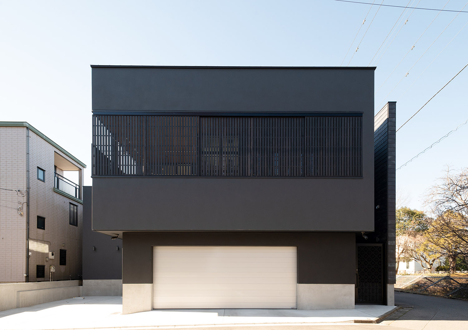 デザイン住宅建築実例_外観・注文住宅『CASE771 VOIDS』の建築実例・施⼯例の写真・建物外観全体 注文住宅・デザイン住宅建築実例_『CASE771 VOIDS』_外観