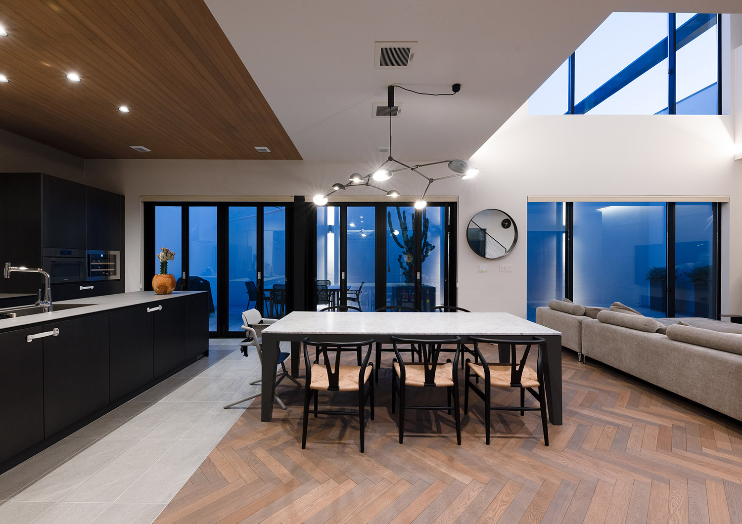 注文住宅・デザイン住宅建築実例_『CASE771 VOIDS』_LDK