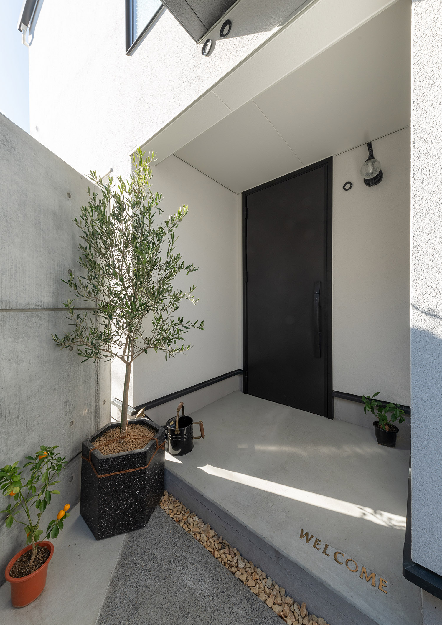 植栽があるシンプルな外観の家・デザイン住宅 注文住宅・デザイン住宅建築実例_『CASE769 othello』_外観