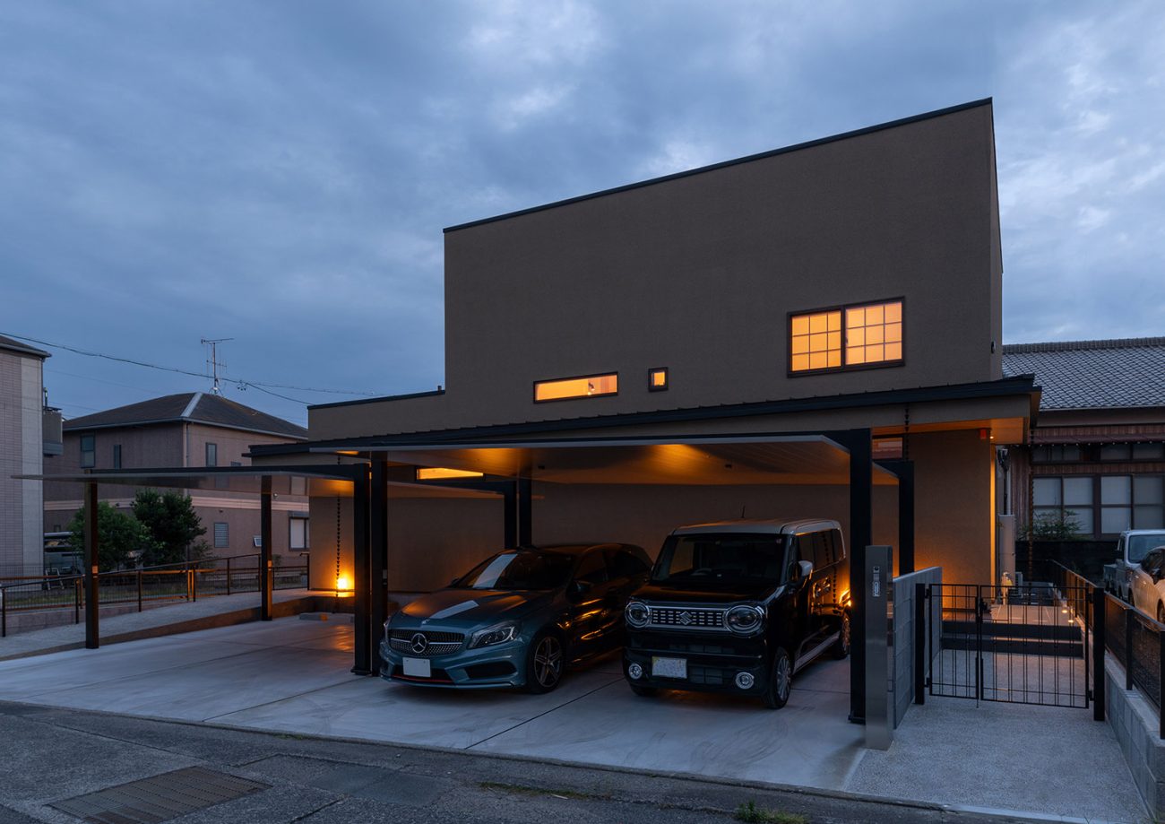 車が2台以上収納出来る屋根付きのカーポートがある家・デザイン住宅 注文住宅・デザイン住宅建築実例_『CASE774 和/紙の温もり』_外観