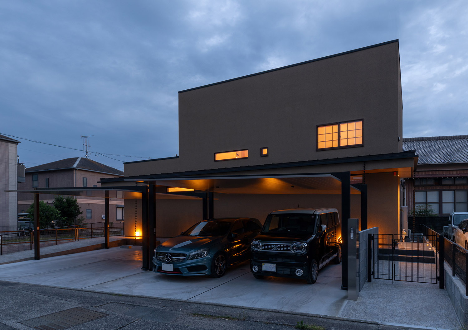 車が2台以上収納出来る屋根付きのカーポートがある家・デザイン住宅 注文住宅・デザイン住宅建築実例_『CASE774 和/紙の温もり』_外観