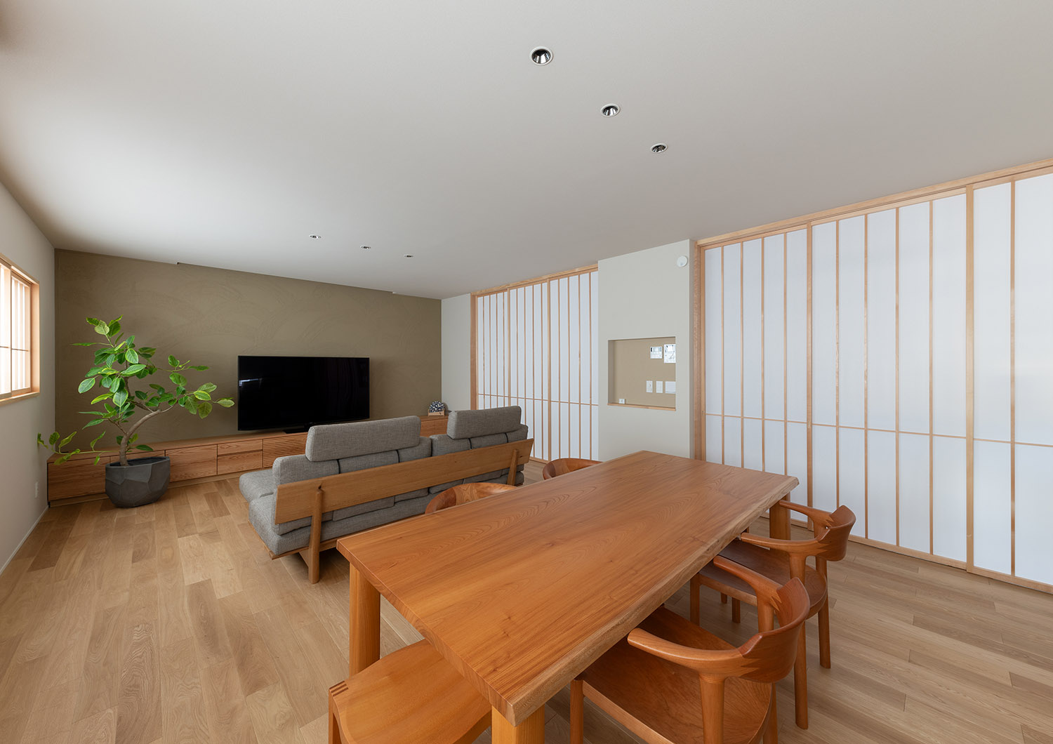 襖で仕切られたシンプルで和風のLDK・デザイン住宅 注文住宅・デザイン住宅建築実例_『CASE774 和/紙の温もり』_LDK