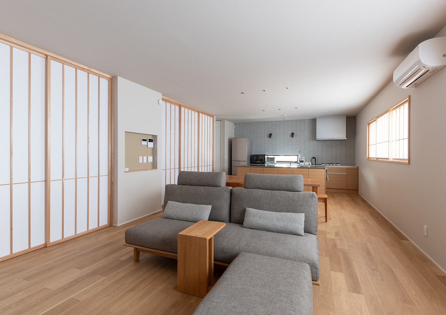 襖で仕切られた和モダンなLDK・デザイン住宅 注文住宅・デザイン住宅建築実例_『CASE774 和/紙の温もり』_LDK