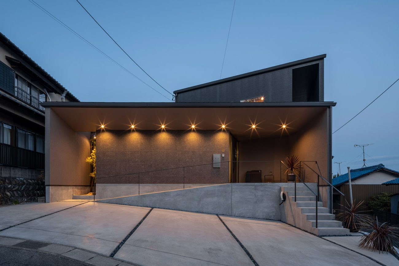 CASE776 大人のためのおうち時間が堪能できるモダンな2階建て