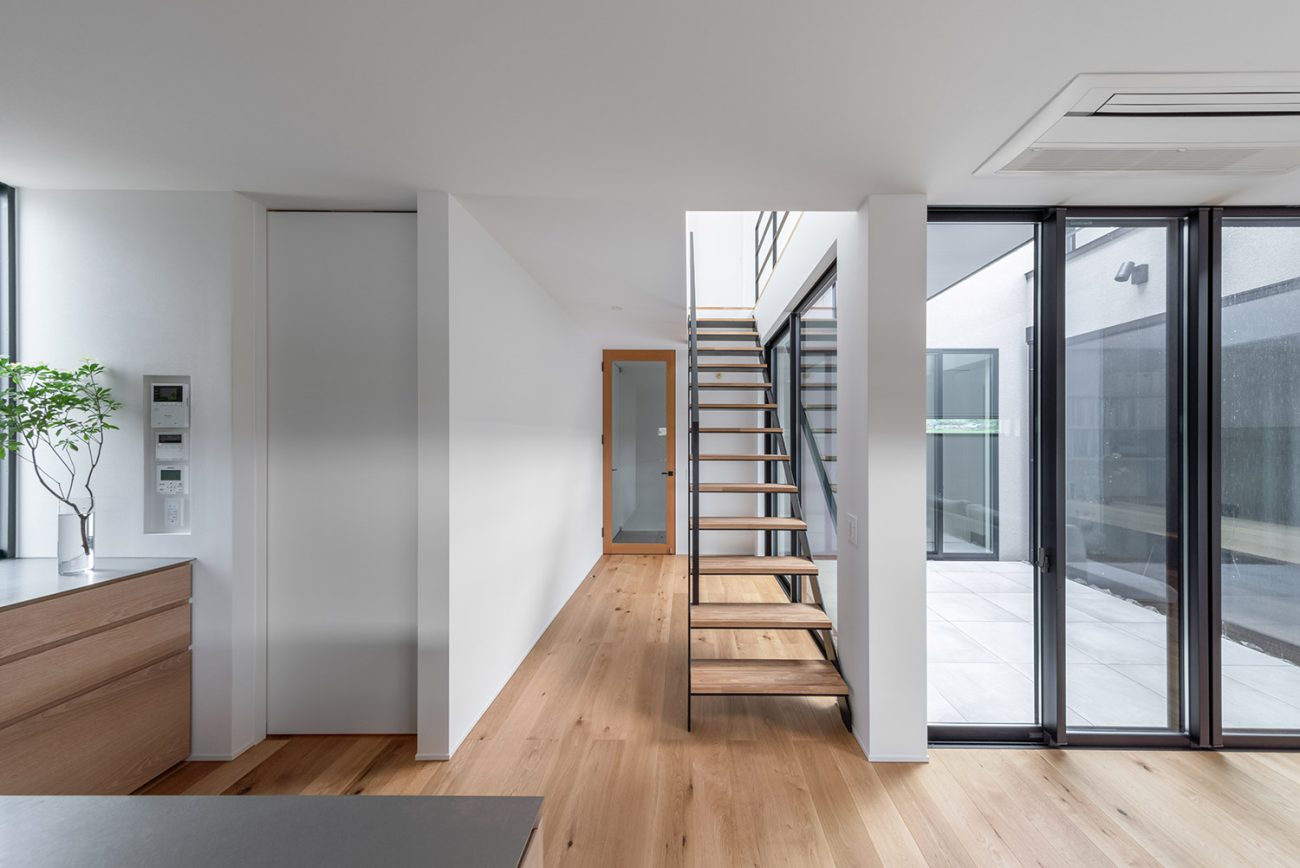 CASE777 EN HOUSE 階段