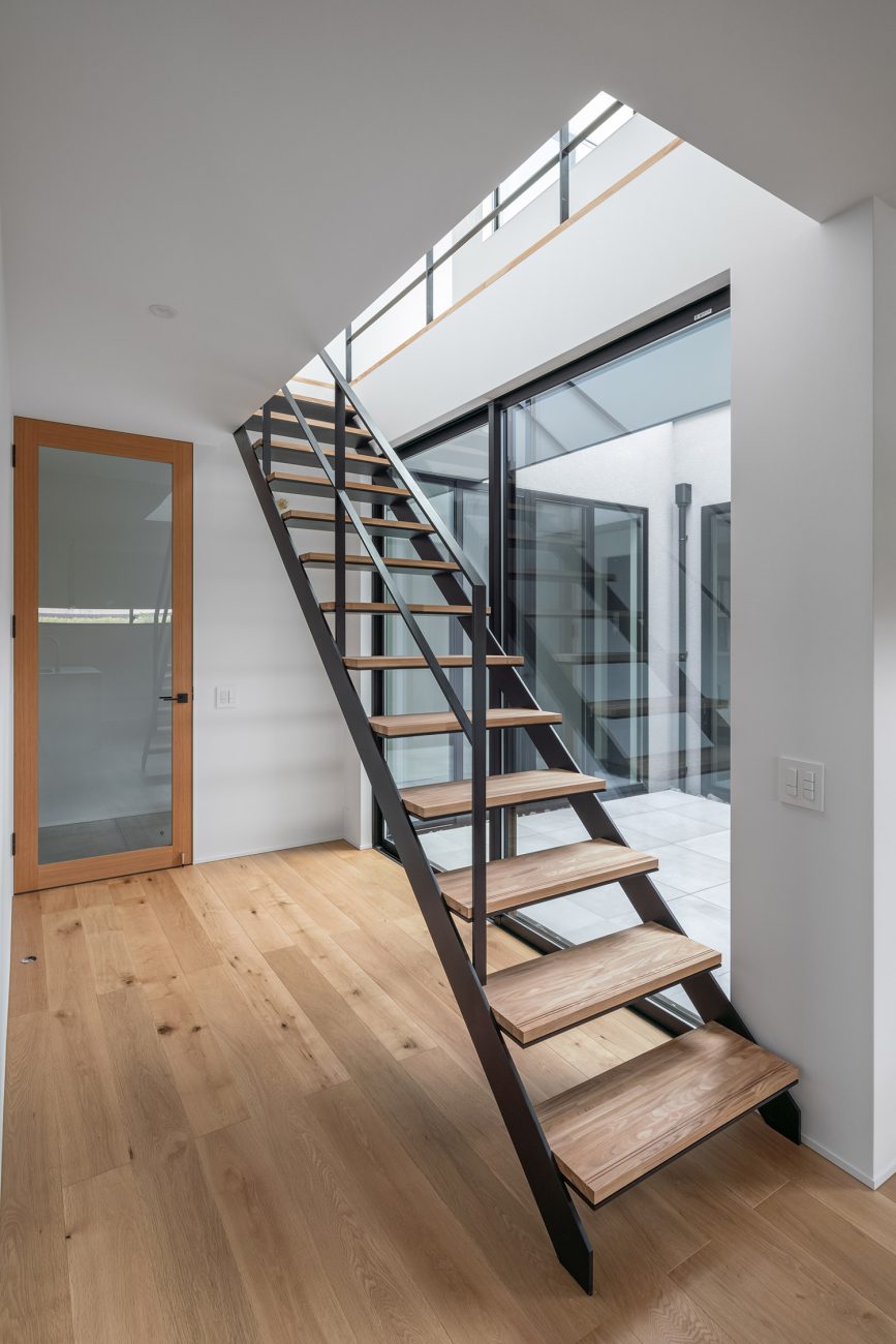 CASE777 EN HOUSE 階段