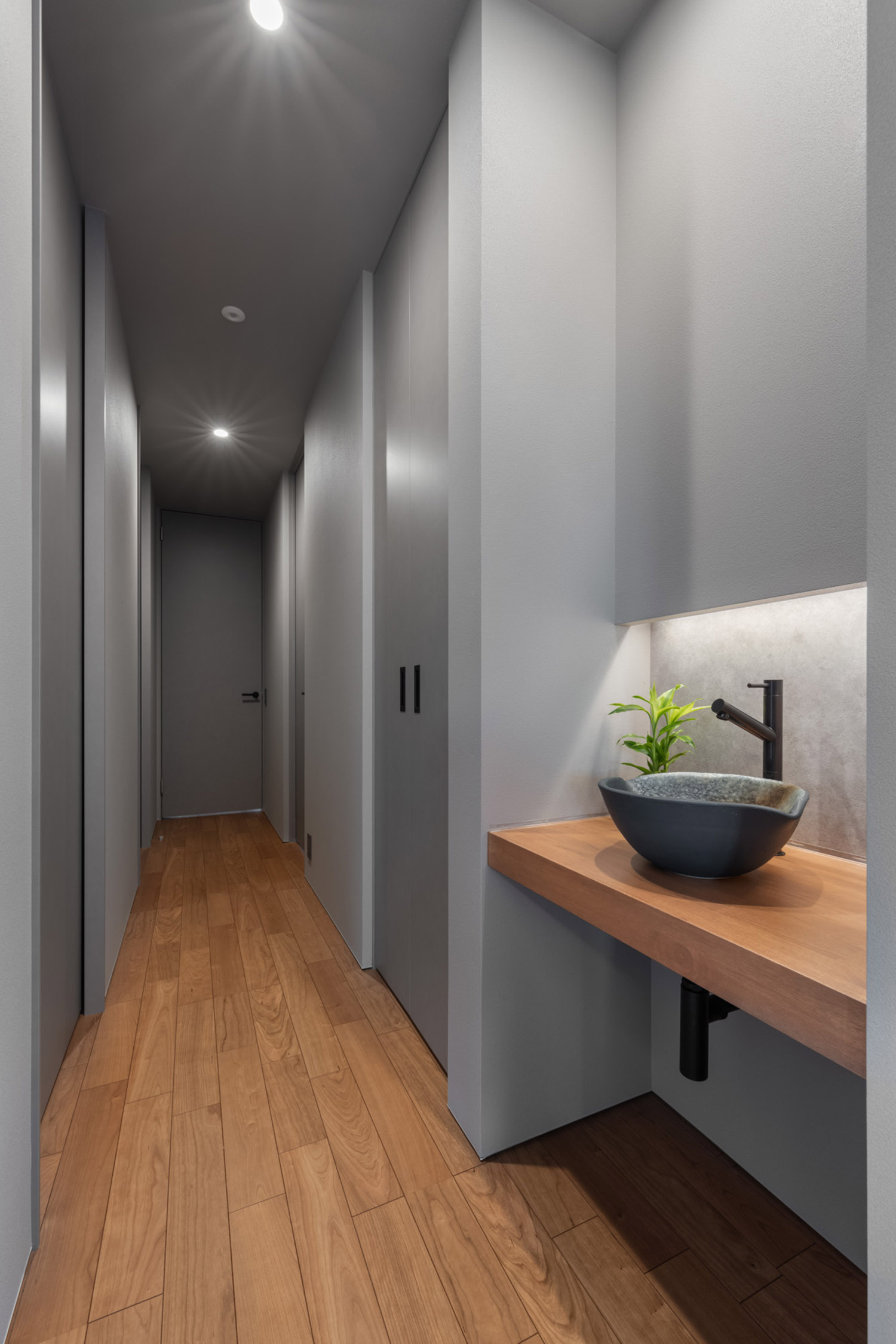 デザイン住宅建築実例_廊下・注文住宅『CASE780 Isn't it nice?』の建築実例・施⼯例の写真