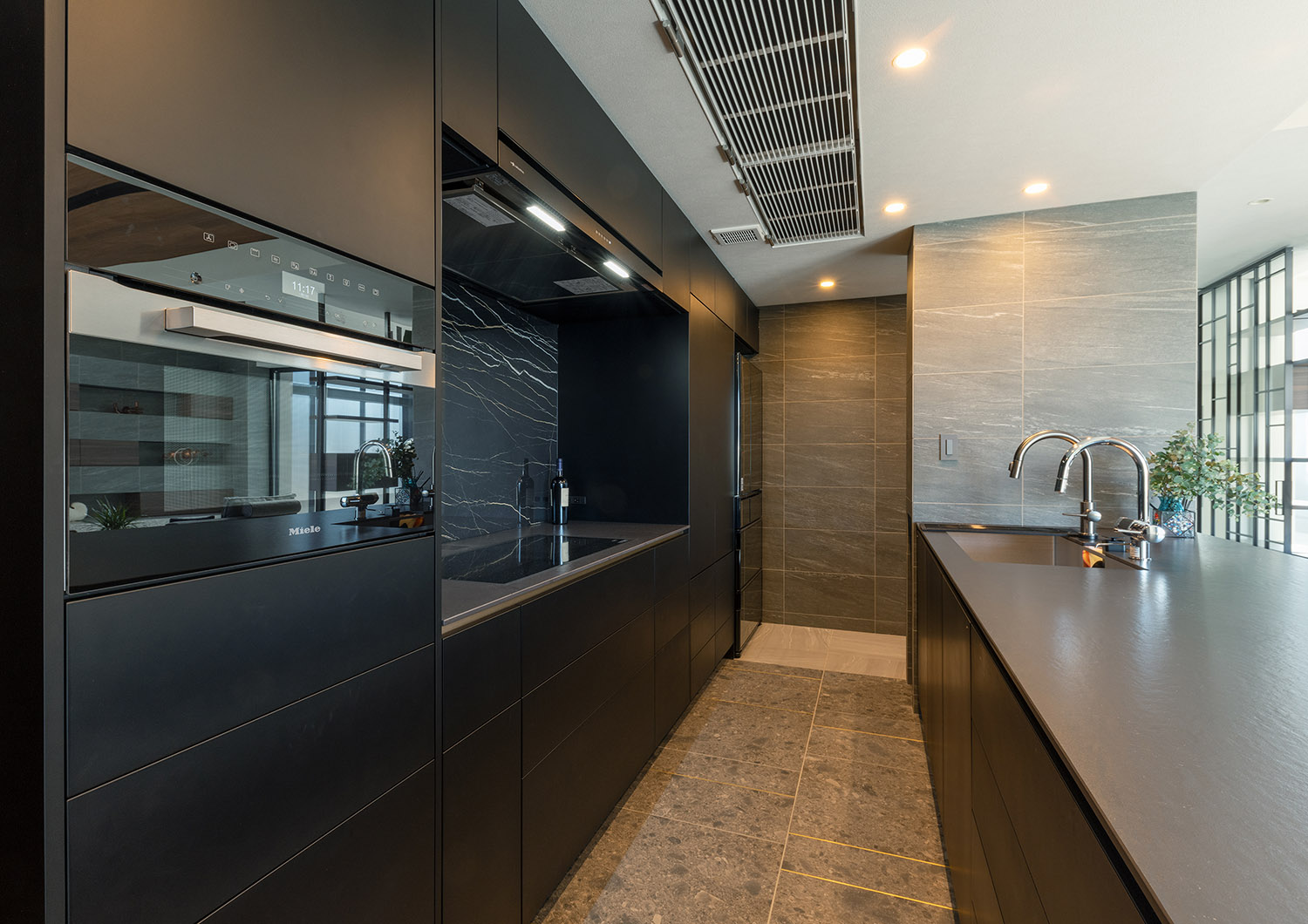 デザイン住宅建築実例_LDK・注文住宅『CASE781 天地を紡ぐ家』の建築実例・施⼯例の写真