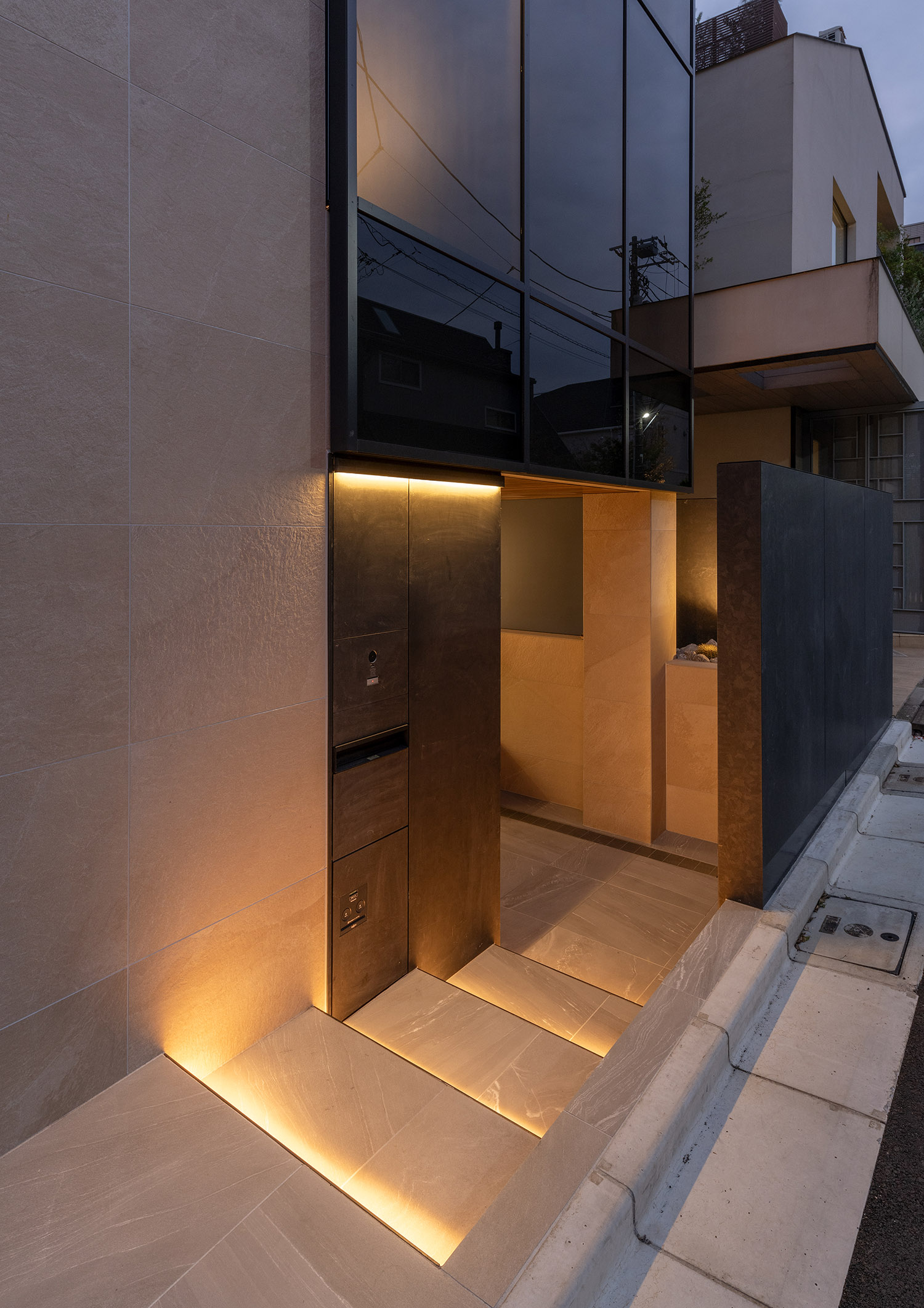 デザイン住宅建築実例_外観・注文住宅『CASE781 天地を紡ぐ家』の建築実例・施⼯例の写真・建物外観全体