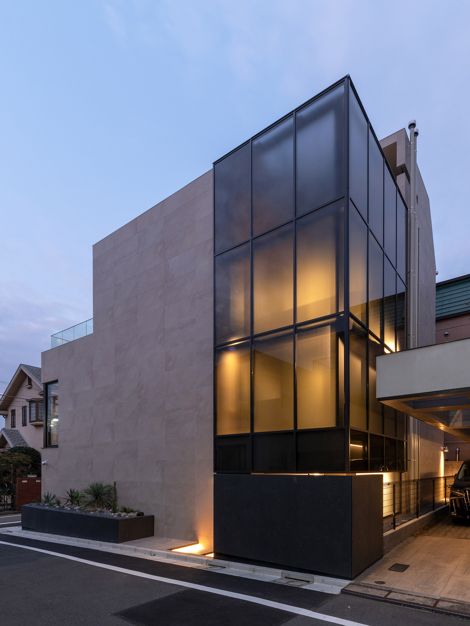 デザイン住宅建築実例_外観・注文住宅『CASE781 天地を紡ぐ家』の建築実例・施⼯例の写真・建物外観全体