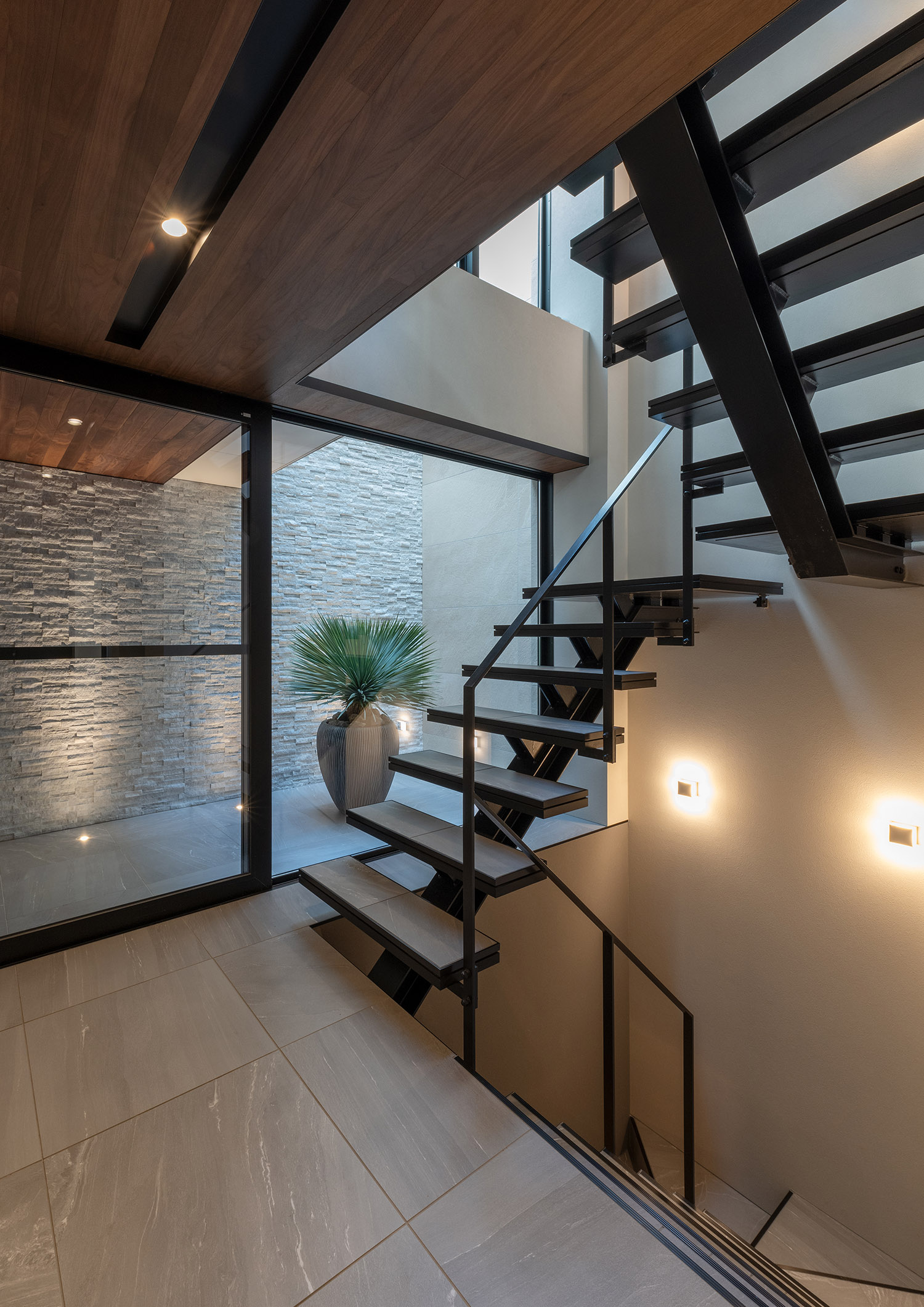 デザイン住宅建築実例_階段・注文住宅『CASE781 天地を紡ぐ家』の建築実例・施⼯例の写真