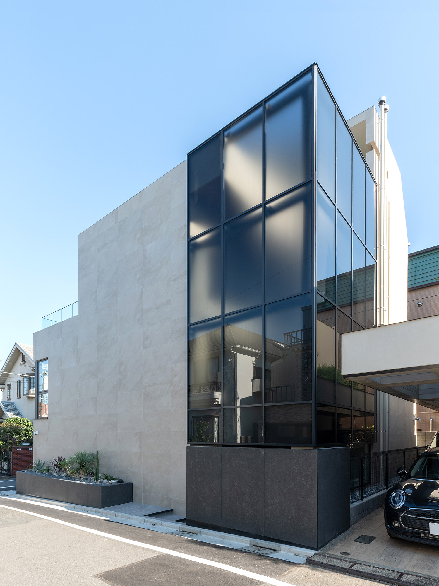 デザイン住宅建築実例_外観・注文住宅『CASE781 天地を紡ぐ家』の建築実例・施⼯例の写真・建物外観全体