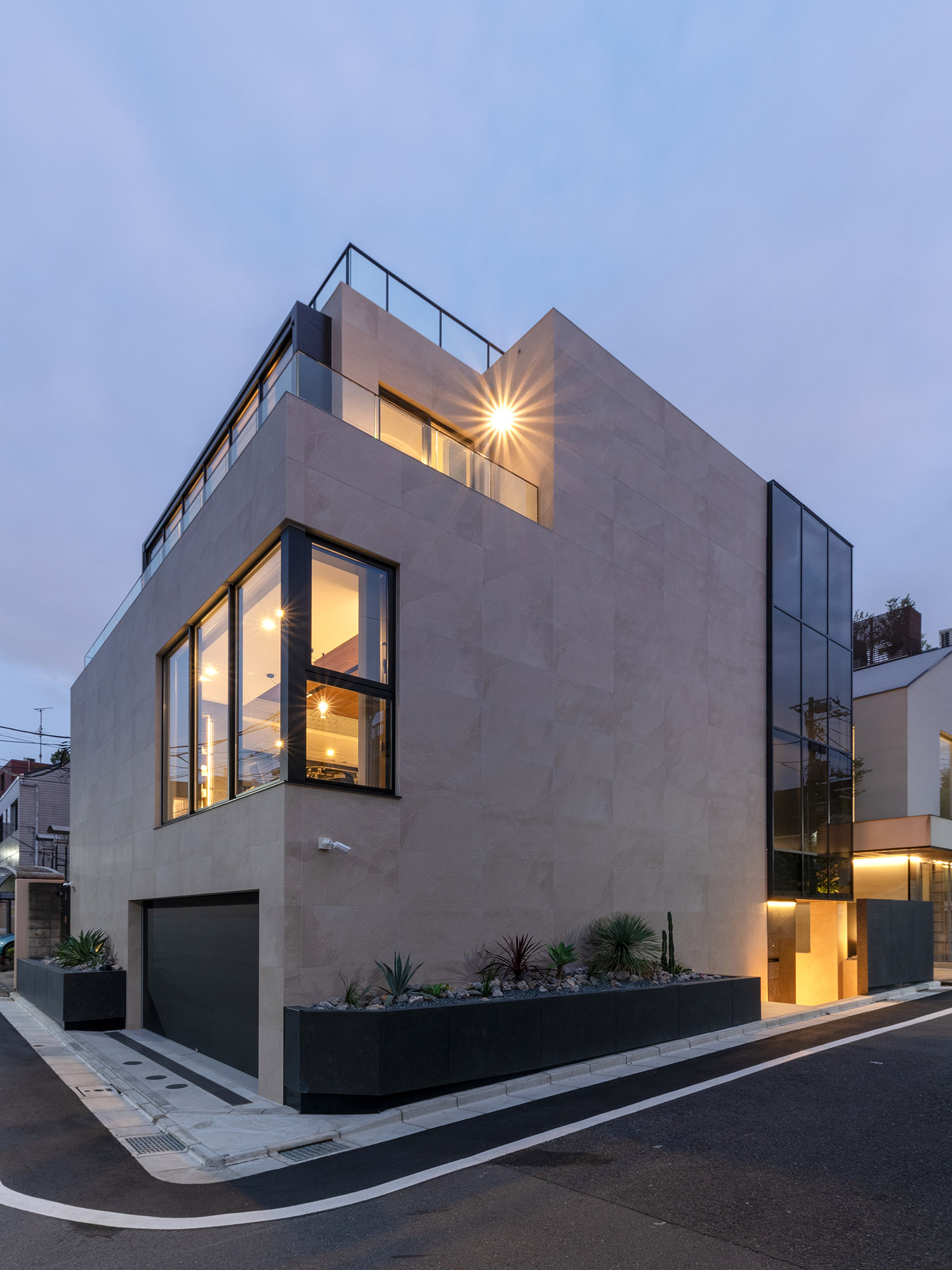 デザイン住宅建築実例_外観・注文住宅『CASE781 天地を紡ぐ家』の建築実例・施⼯例の写真・建物外観全体