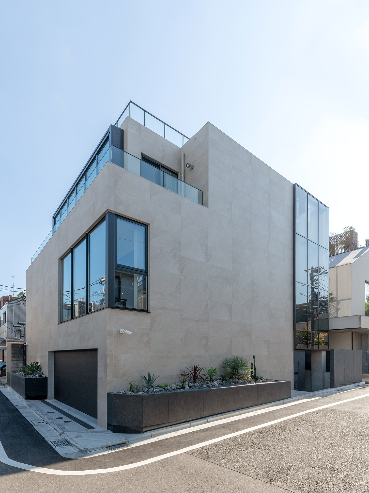 デザイン住宅建築実例_外観・注文住宅『CASE781 天地を紡ぐ家』の建築実例・施⼯例の写真・建物外観全体