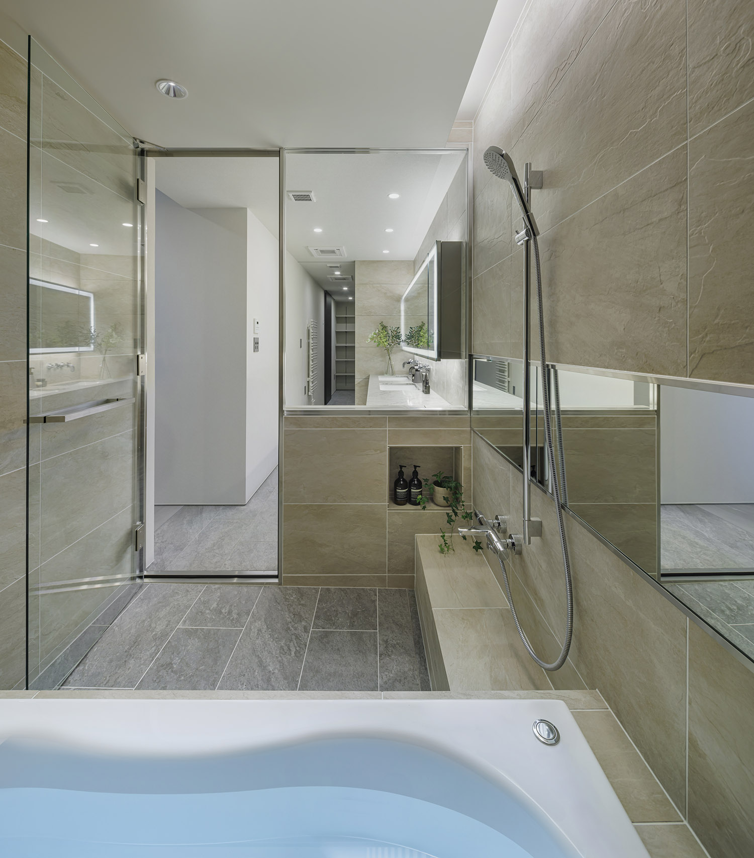 デザイン住宅建築実例_浴室・洗面所・注文住宅『CASE781 天地を紡ぐ家』の建築実例・施⼯例の写真