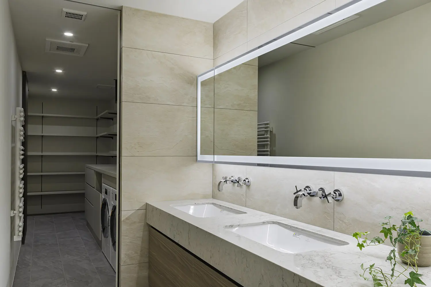 家事効率もデザイン性も高い、快適な洗面所