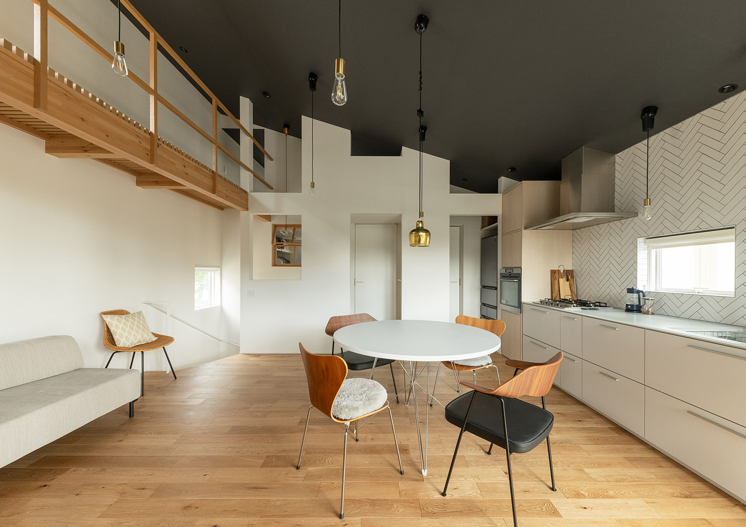 デザイン住宅建築実例_外観・注文住宅『CASE782 ねこと暮らす家』の建築実例・施⼯例の写真・建物_LDK