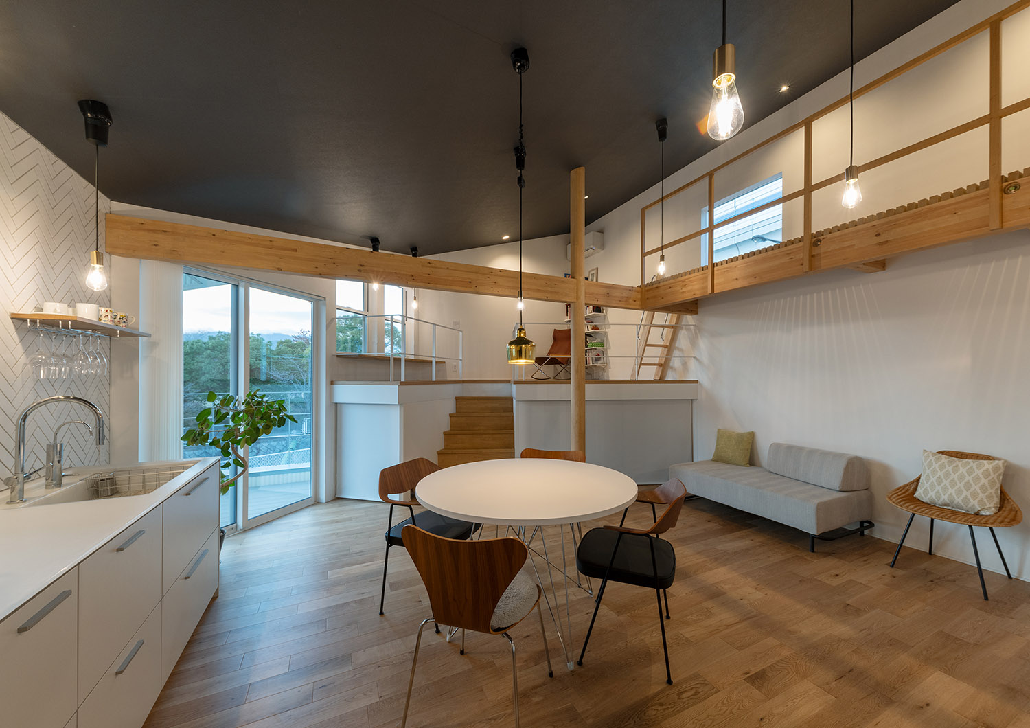 デザイン住宅建築実例_外観・注文住宅『CASE782 ねこと暮らす家』の建築実例・施⼯例の写真・建物_LDK