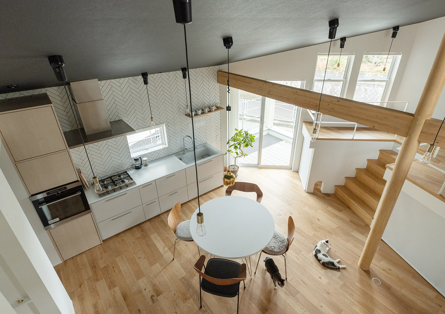 デザイン住宅建築実例_外観・注文住宅『CASE782 ねこと暮らす家』の建築実例・施⼯例の写真・建物_LDK