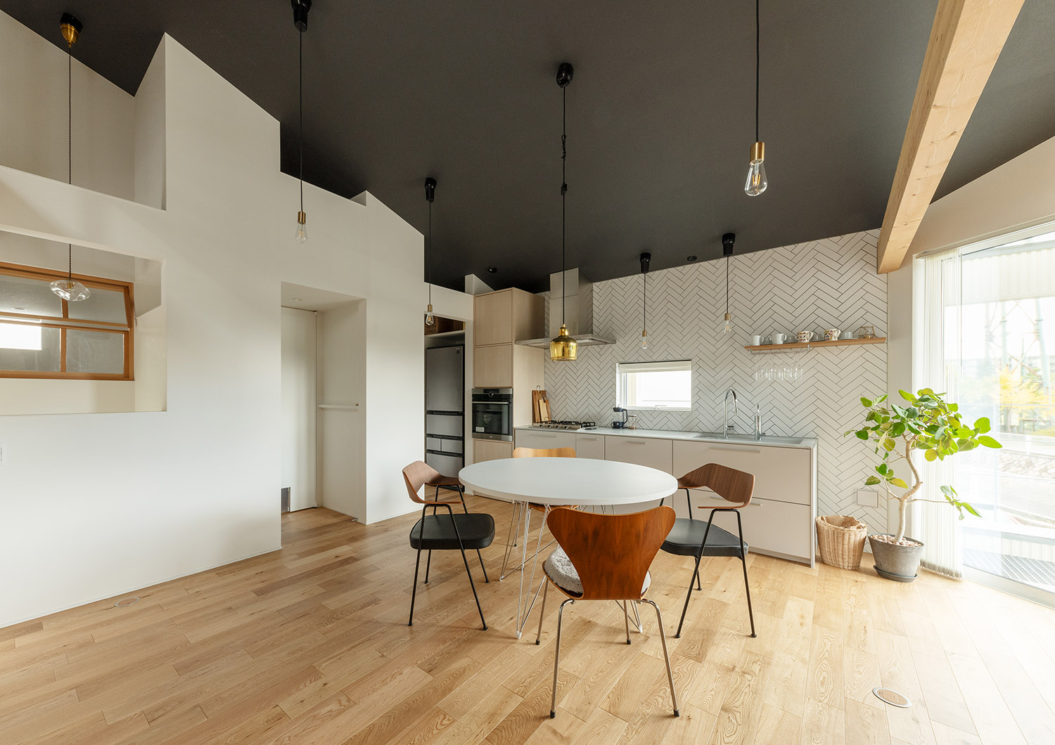 デザイン住宅建築実例_外観・注文住宅『CASE782 ねこと暮らす家』の建築実例・施⼯例の写真・建物_LDK