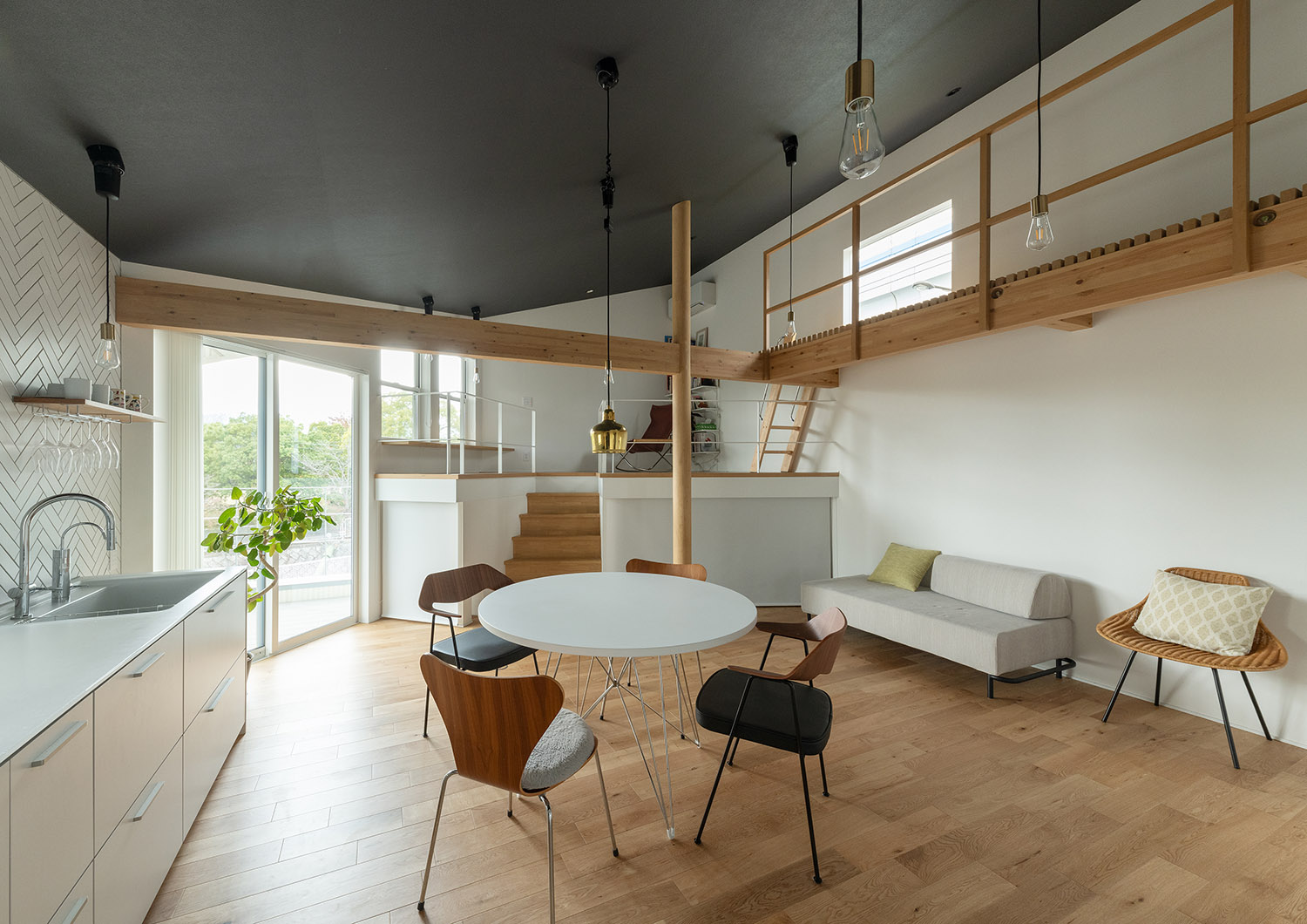 デザイン住宅建築実例_外観・注文住宅『CASE782 ねこと暮らす家』の建築実例・施⼯例の写真・建物_LDK