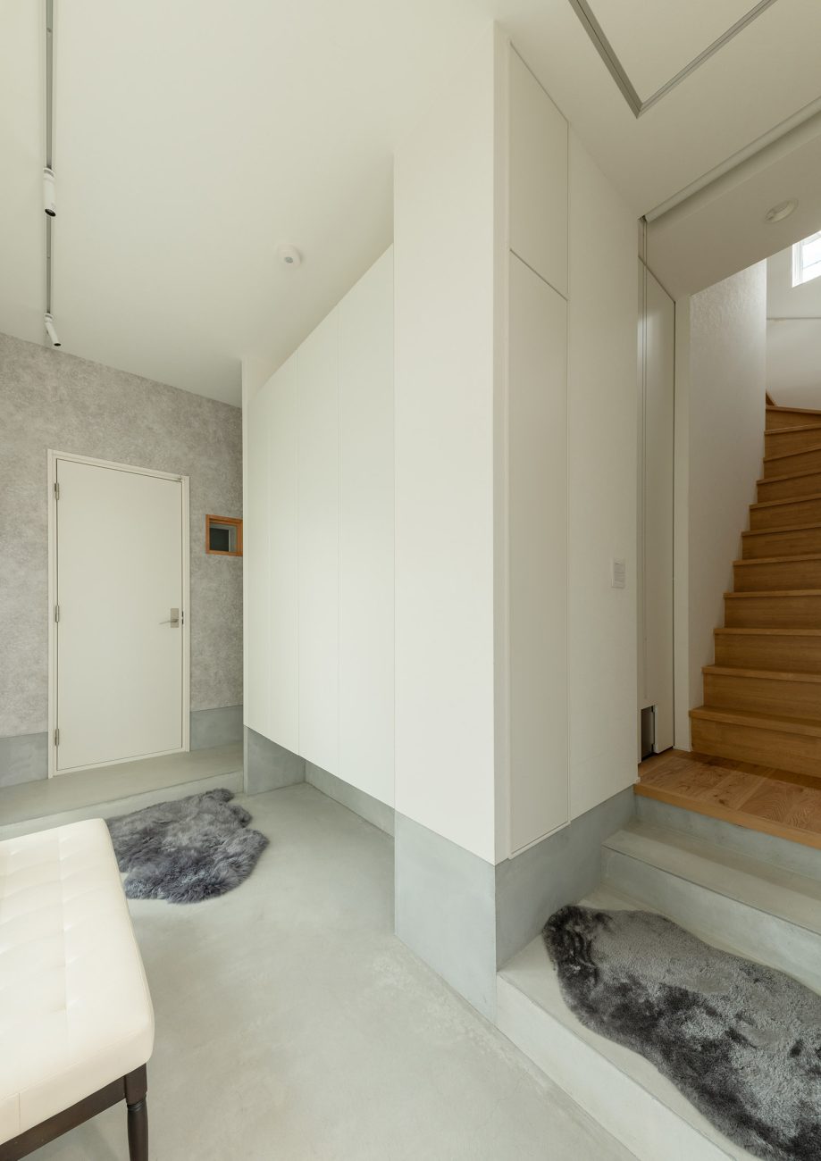 デザイン住宅建築実例_外観・注文住宅『CASE782 ねこと暮らす家』の建築実例・施⼯例の写真・建物_玄関