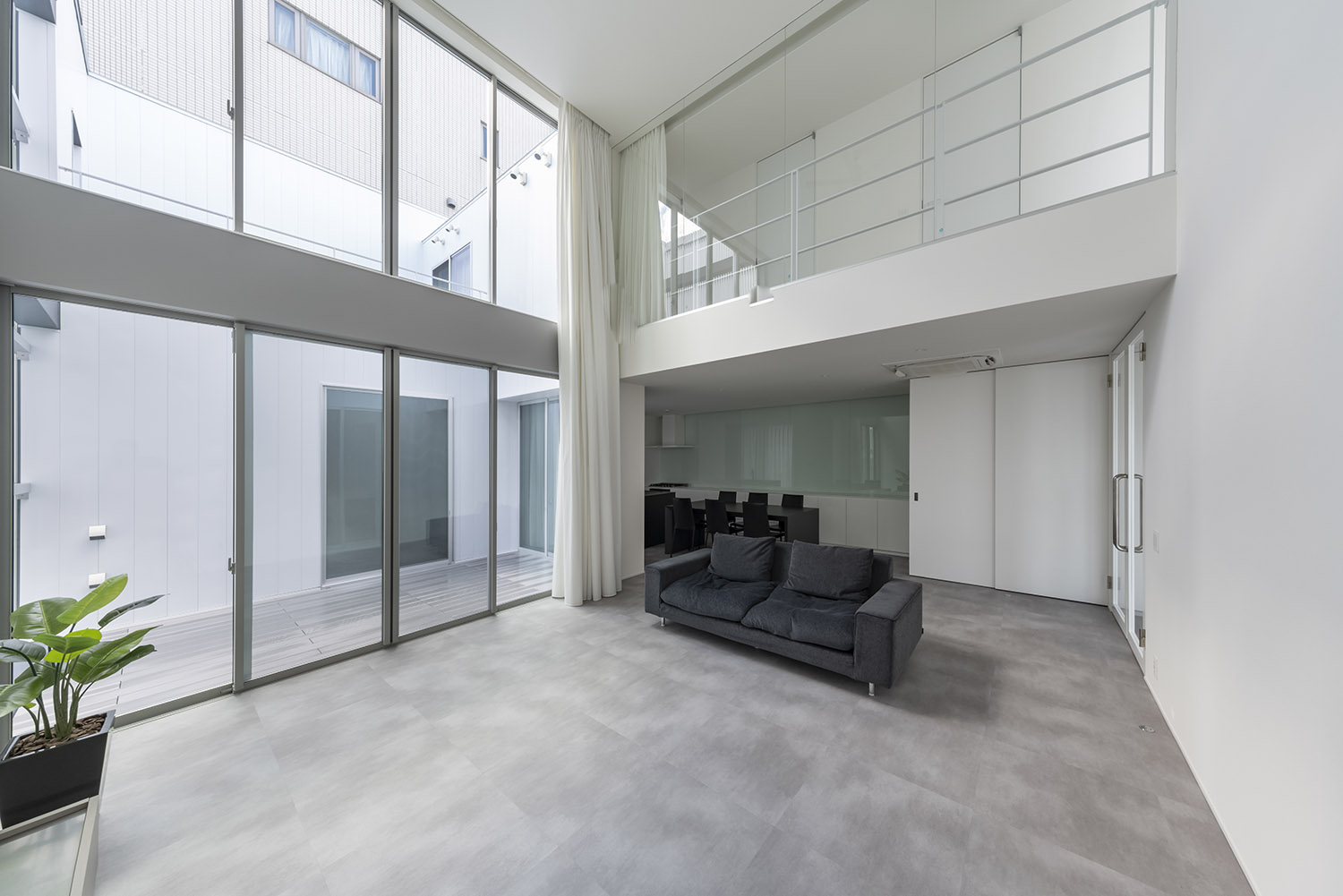 2階と3階をつなぐ吹き抜け