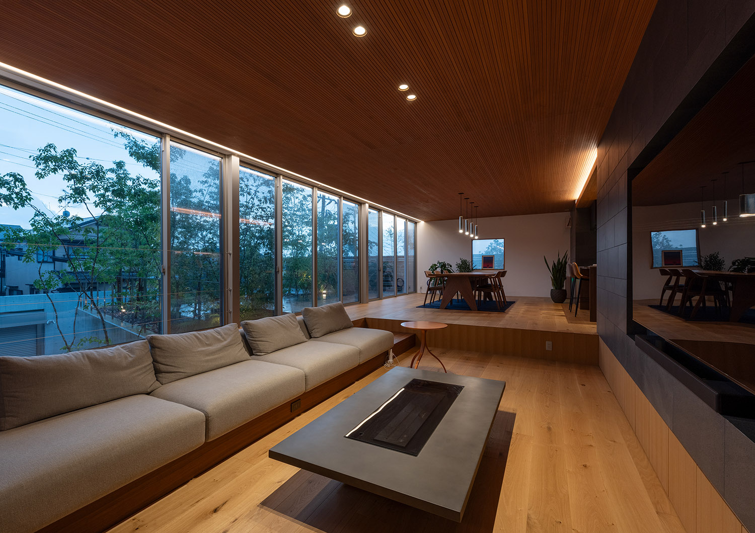 デザイン住宅建築実例_外観・注文住宅『CASE784 贅と静』の建築実例・施⼯例の写真_LDK