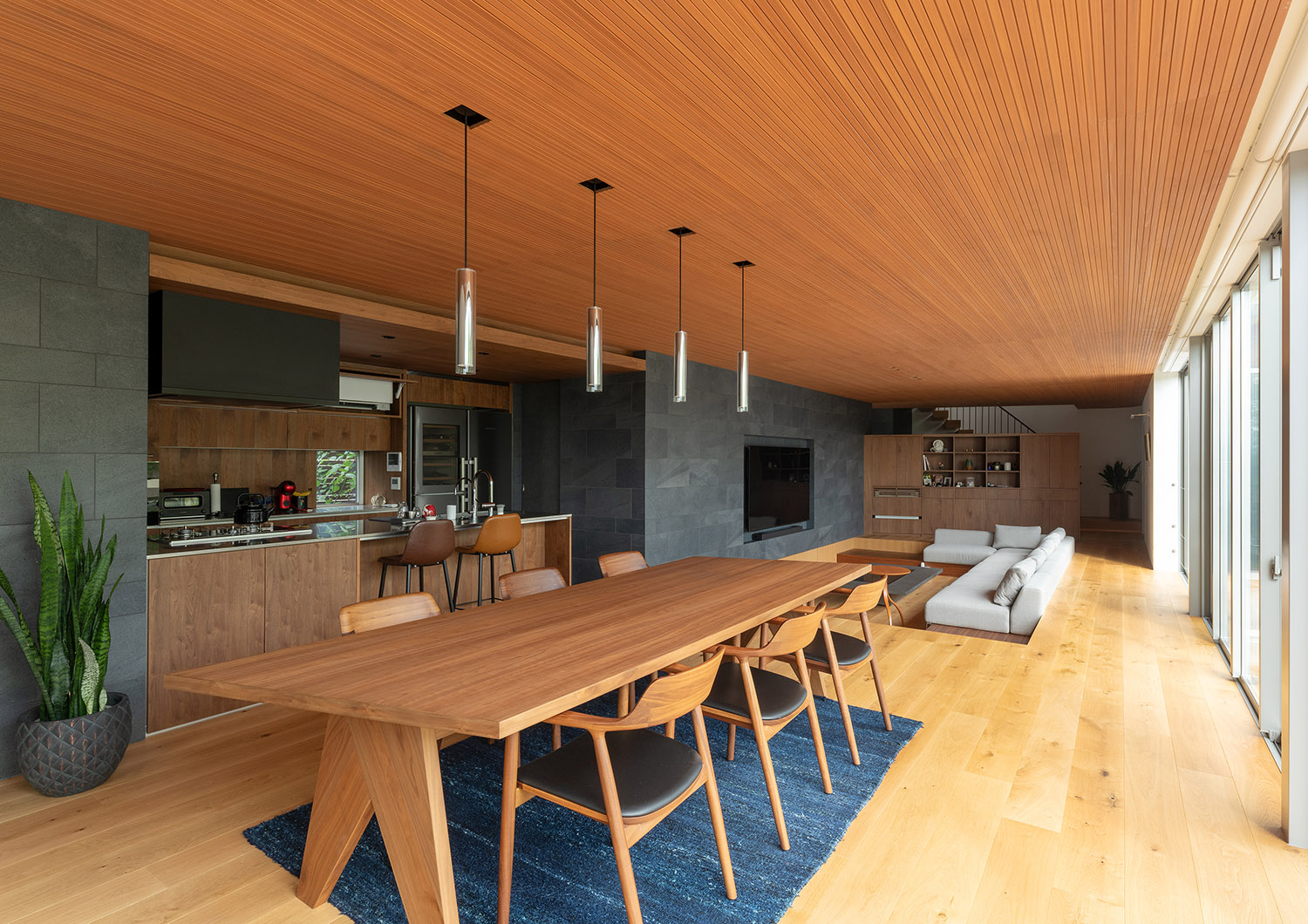 デザイン住宅建築実例_外観・注文住宅『CASE784 贅と静』の建築実例・施⼯例の写真_LDK