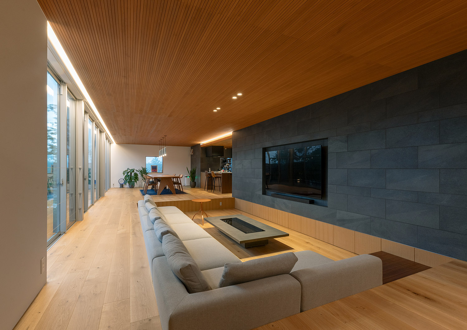 デザイン住宅建築実例_外観・注文住宅『CASE784 贅と静』の建築実例・施⼯例の写真_LDK