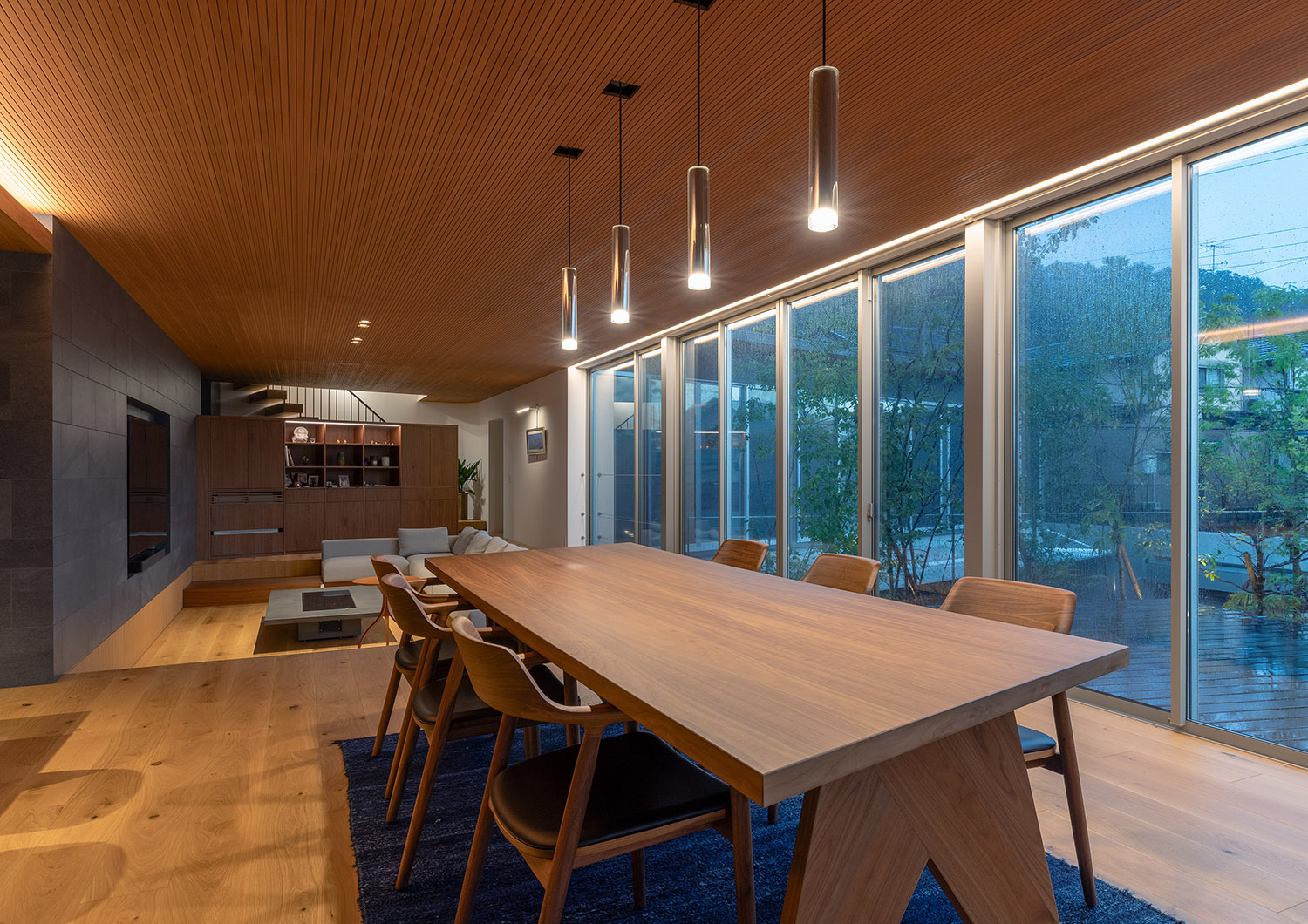 デザイン住宅建築実例_外観・注文住宅『CASE784 贅と静』の建築実例・施⼯例の写真_LDK