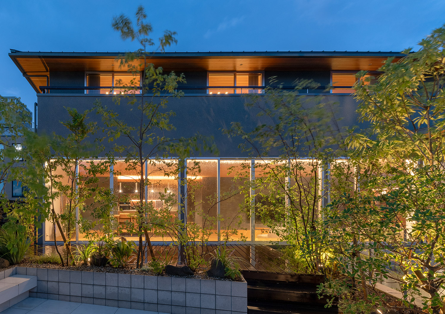 デザイン住宅建築実例_外観・注文住宅『CASE784 贅と静』の建築実例・施⼯例の写真_テラス・バルコニー