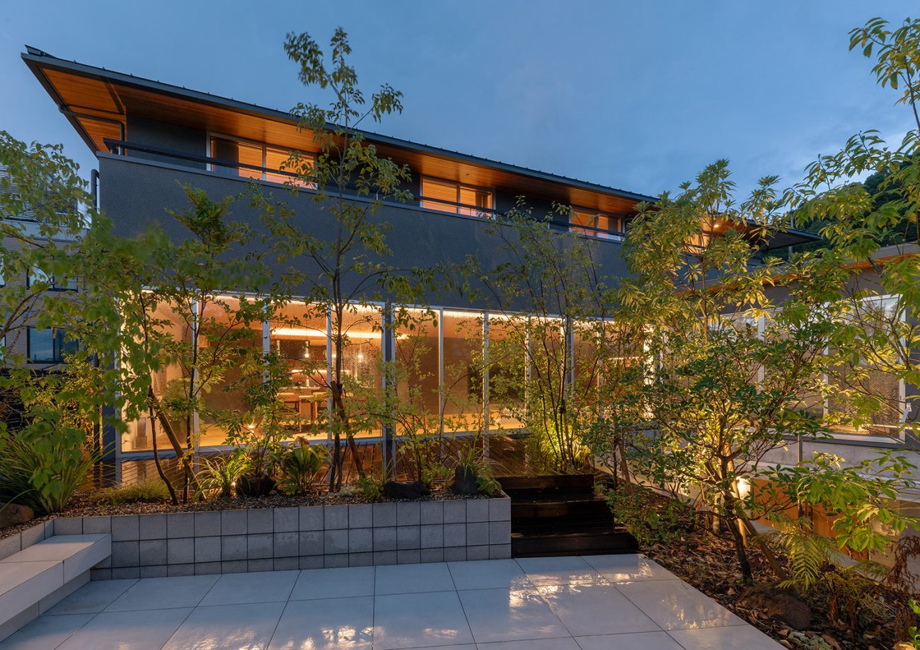 デザイン住宅建築実例_外観・注文住宅『CASE784 贅と静』の建築実例・施⼯例の写真_テラス・バルコニー