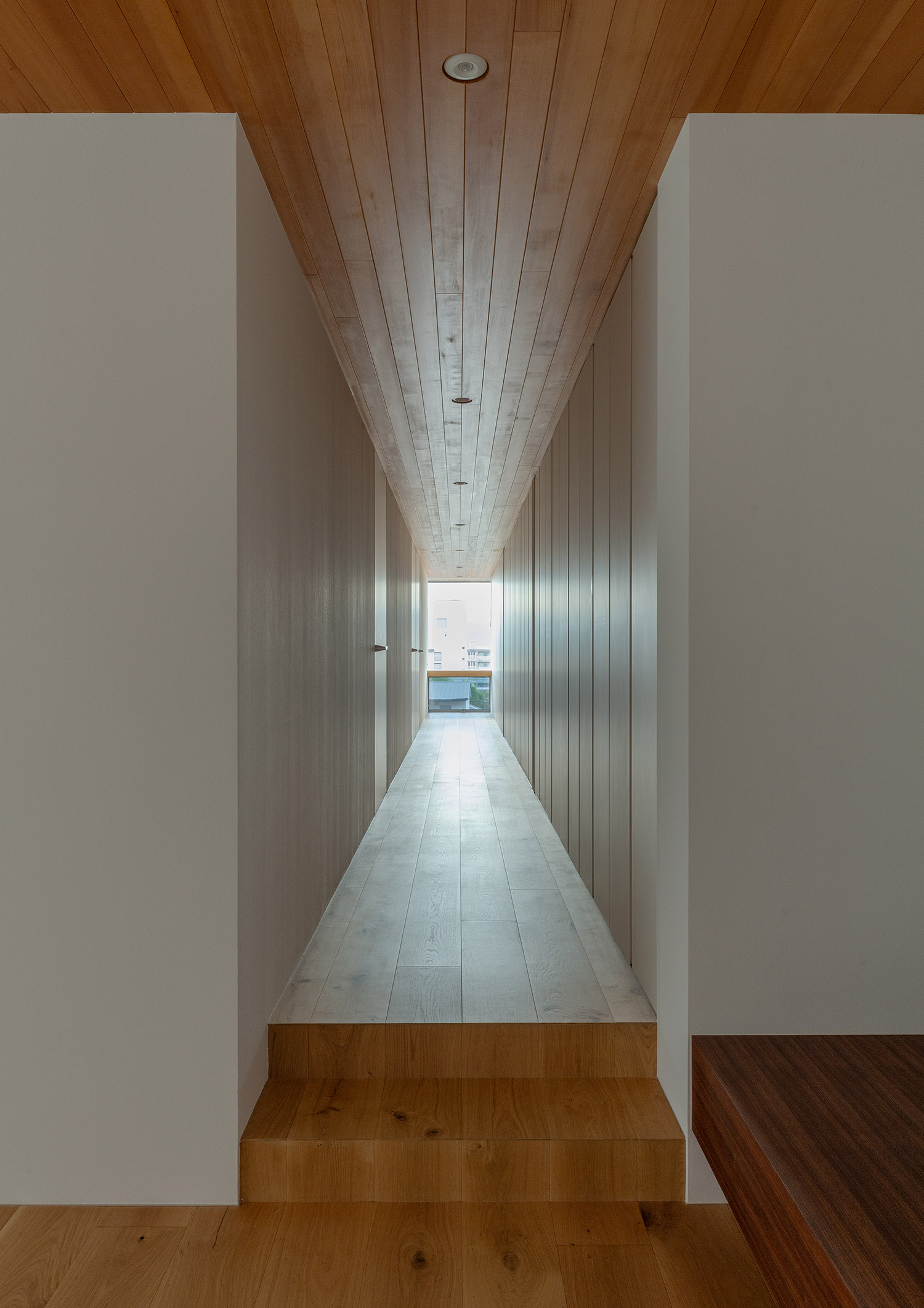 デザイン住宅建築実例_外観・注文住宅『CASE784 贅と静』の建築実例・施⼯例の写真_廊下