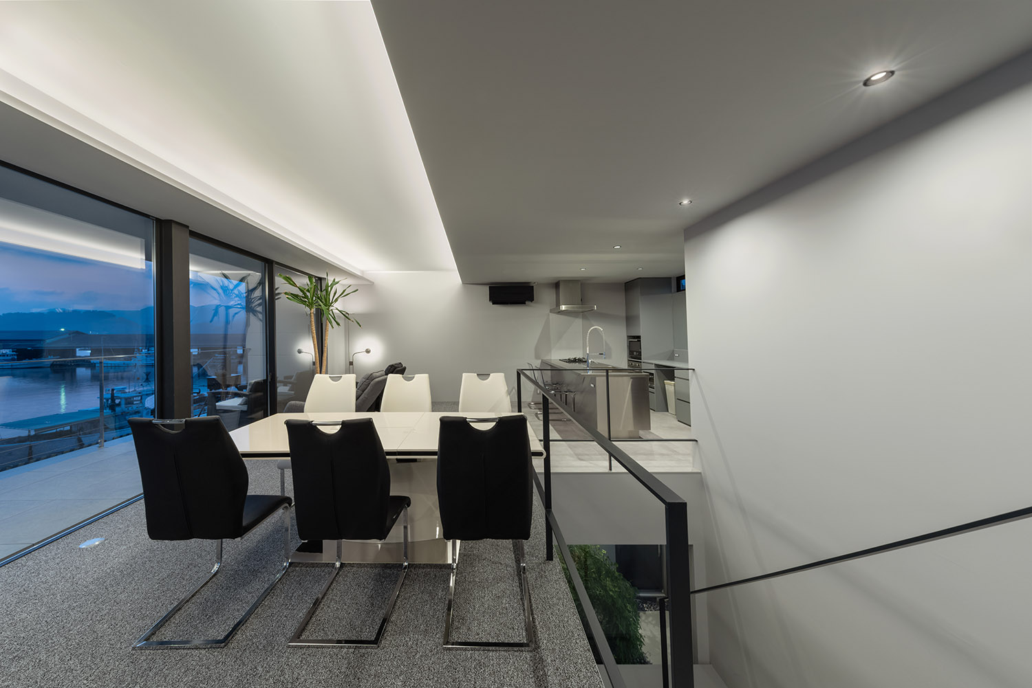 デザイン住宅建築実例_外観・注文住宅『CASE785 凪の邸』の建築実例・施⼯例の写真_LDK