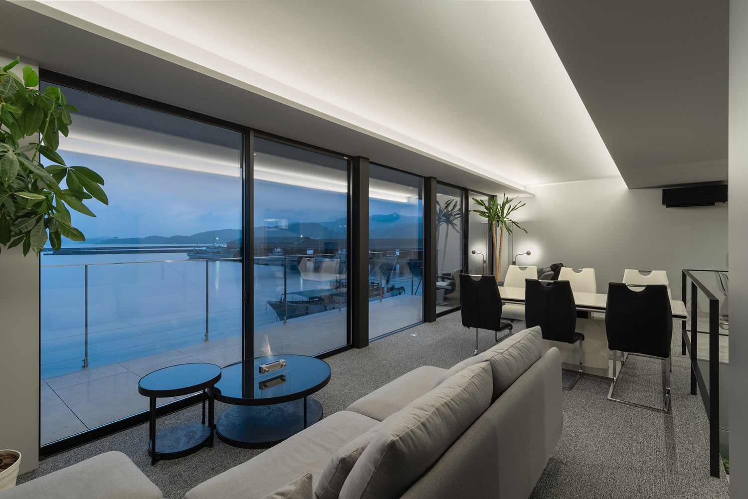 デザイン住宅建築実例_外観・注文住宅『CASE785 凪の邸』の建築実例・施⼯例の写真_LDK