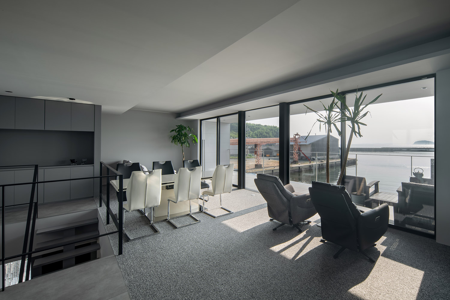 デザイン住宅建築実例_外観・注文住宅『CASE785 凪の邸』の建築実例・施⼯例の写真_LDK