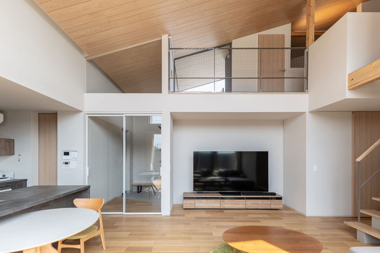 CASE786 蒼天に抜ける吹き抜け×勾配天井の家2