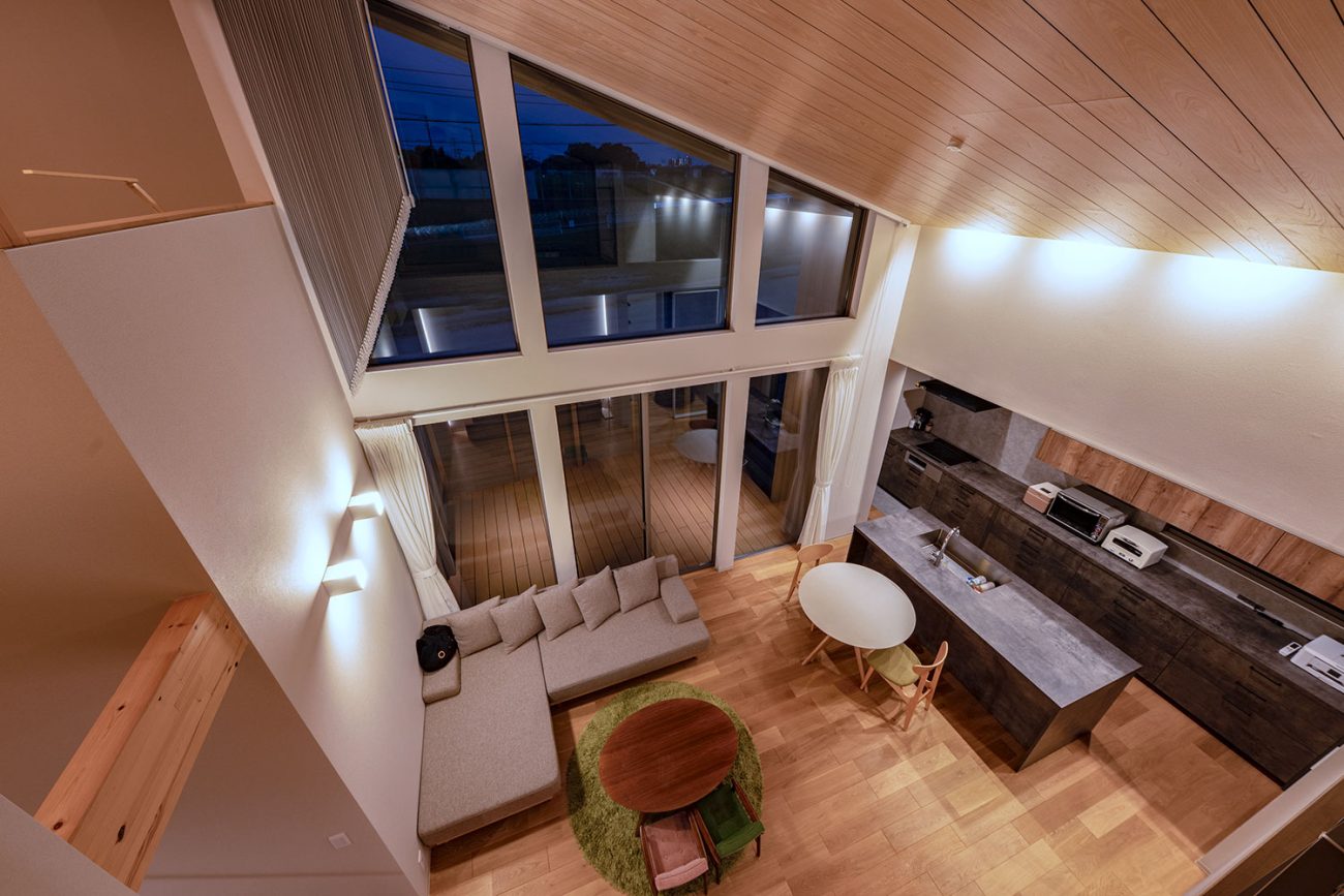 デザイン住宅建築実例_外観・注文住宅『CASE786 蒼天に抜ける家』の建築実例・施⼯例の写真_LDK