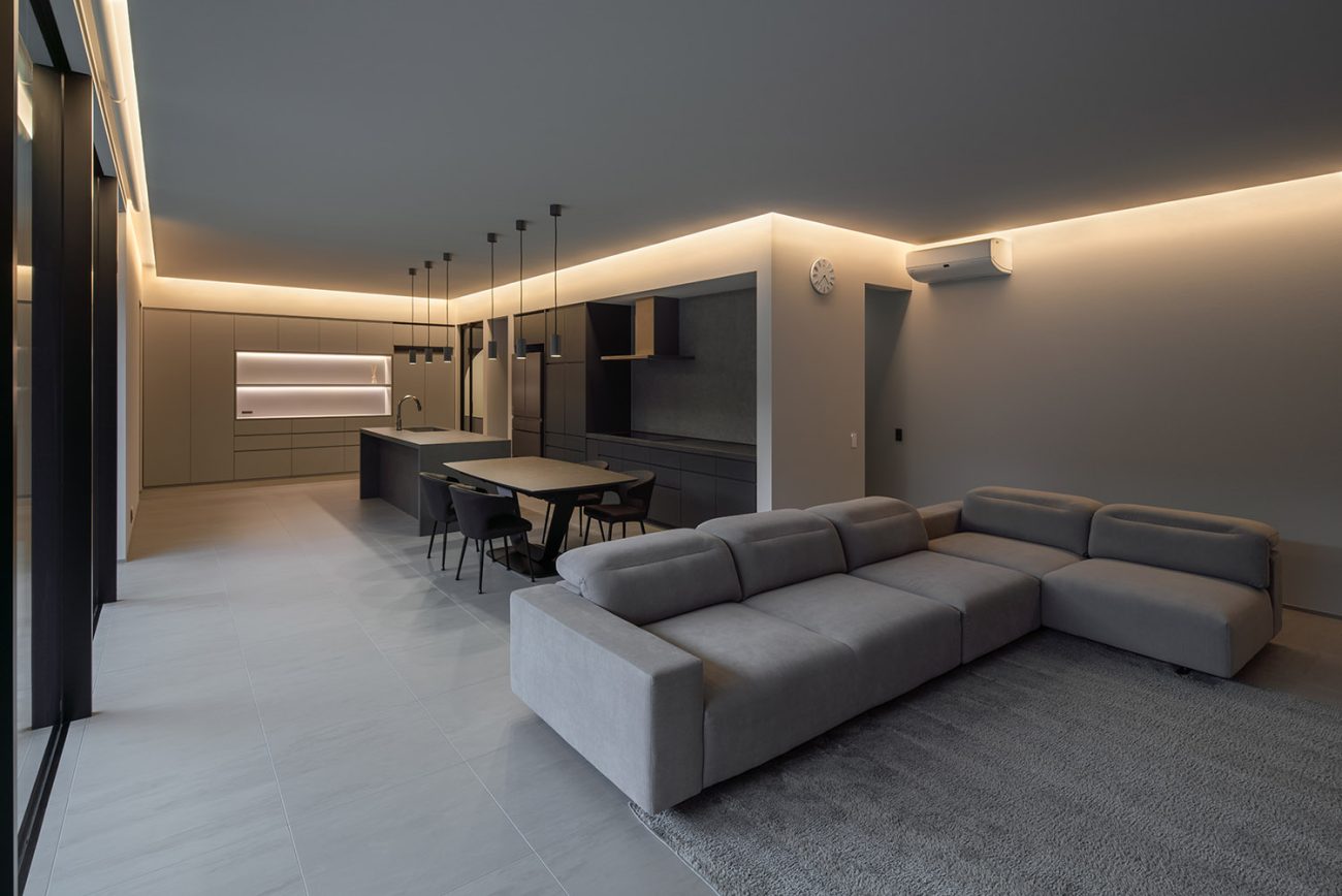 デザイン住宅建築実例_外観・注文住宅『CASE787 Monotone Nest』の建築実例・施⼯例の写真_LDK