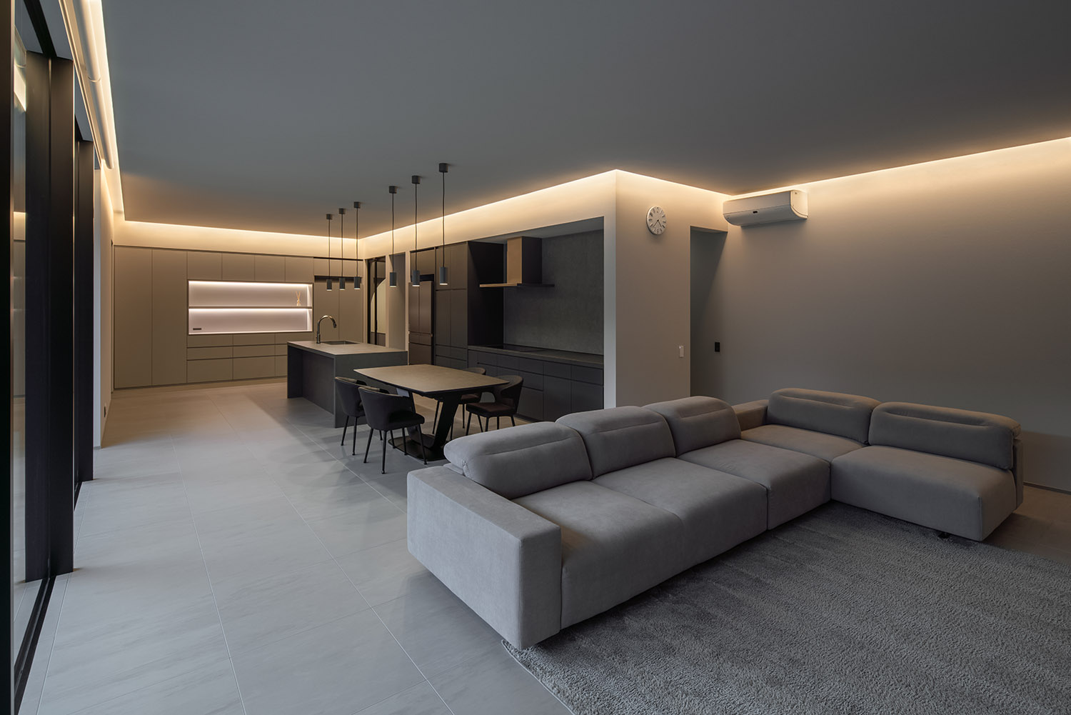 デザイン住宅建築実例_外観・注文住宅『CASE787 Monotone Nest』の建築実例・施⼯例の写真_LDK