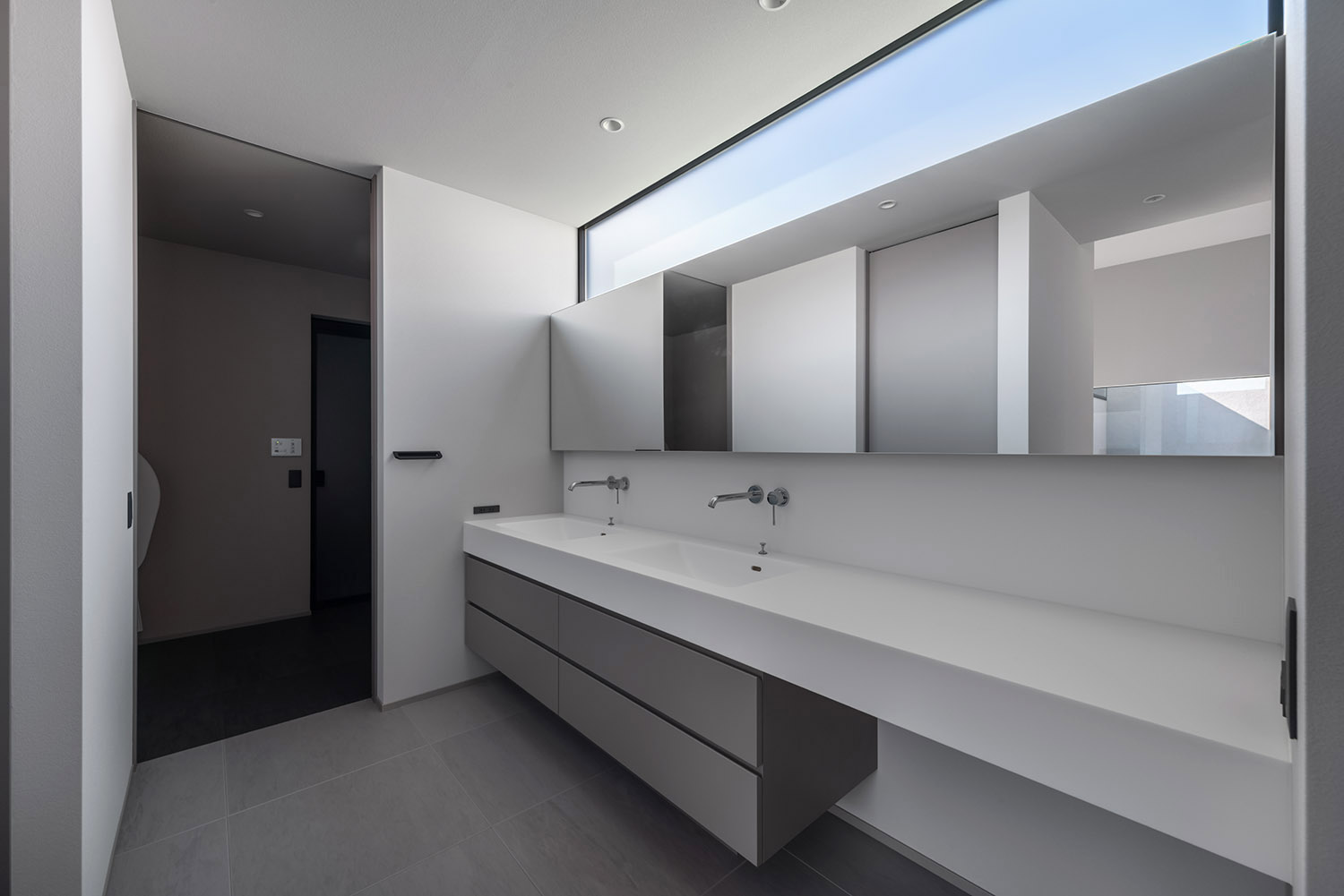 デザイン住宅建築実例_外観・注文住宅『CASE787 Monotone Nest』の建築実例・施⼯例の写真_浴室・洗面所