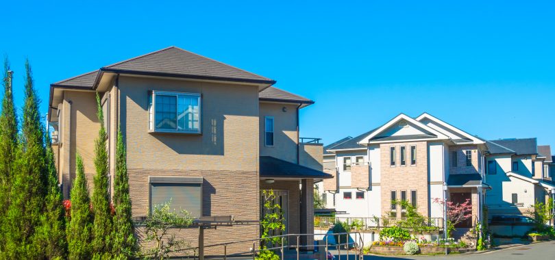 デザイン性と機能性を考えた庇や屋根の大きさにする